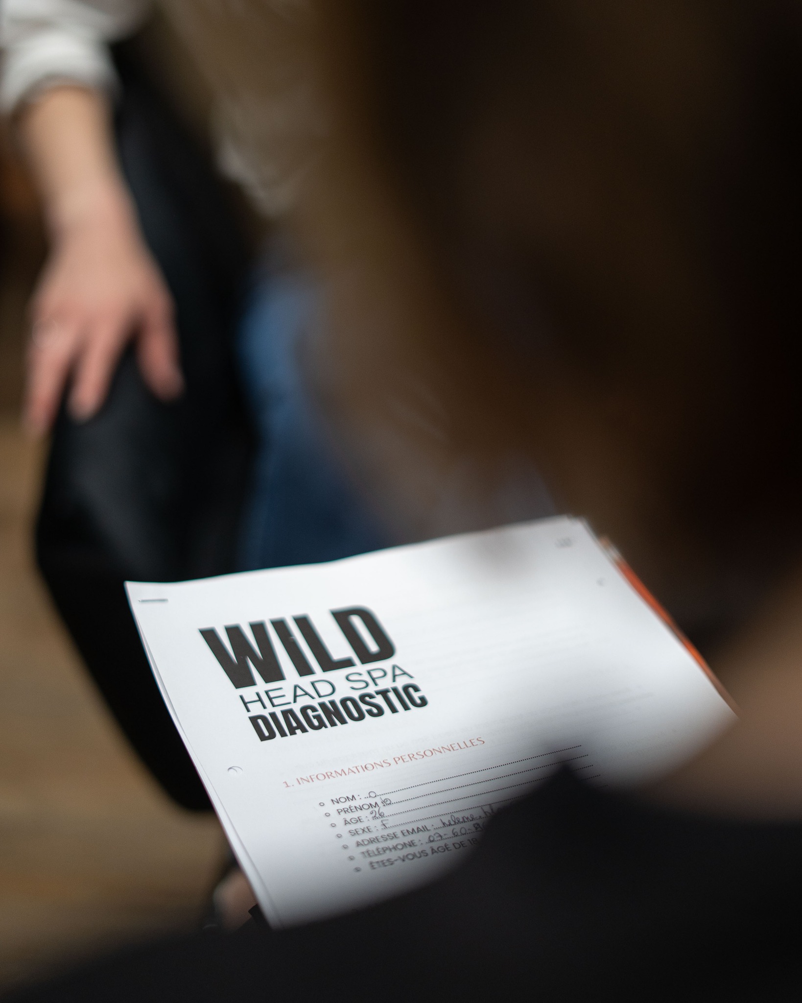 Avant chaque soin HAIR & HEAD SPA, place au diagnostic ! 🧐
On commence toujours par un échange pour mieux comprendre vos besoins et habitudes capillaires grâce à un questionnaire détaillé.
Puis, on réalise un test produit sur le bras pour s’assurer qu’il n’y ait aucune réaction allergique !
Cette étape essentielle garantit un soin sur-mesure, efficace et en toute sécurité pour vos cheveux et votre cuir chevelu. ✨
Psst... si vous êtes enceinte, pas d'inquiétude : nous adaptons les produits pour que vous puissiez profiter pleinement de votre soin en toute sécurité.
Et vous, vous avez déjà testé notre HAIR & HEAD SPA ?
CM & 📸 : @agence.boujoubien
#wildcoiffeurcoloriste #coiffeur #hairspa #headspa #soincheveux #diagnostic #beautéenconfiance #boujoucm