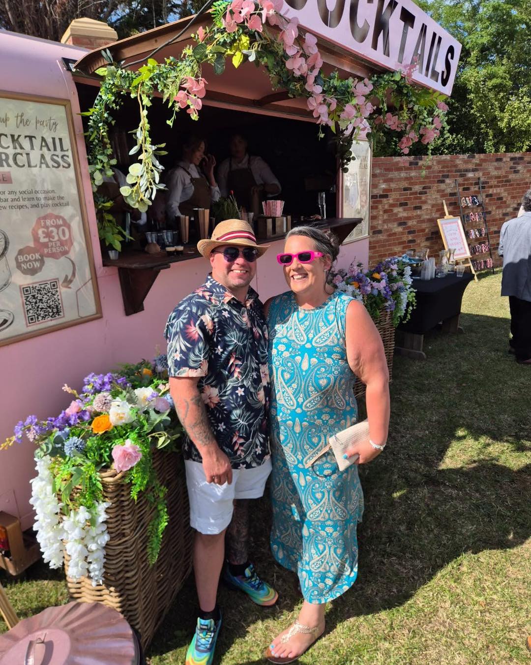 The Blind Tiger Trailer Bar in full summer glory! ☀️🍸 Look at these two loving life 🥰
Is there anything more summery than a cocktail in a field, soaking up the sunshine?
#BlindTigerBar #SummerVibes #CocktailsInTheSun #TrailerBar #FestivalFeels #OutdoorSips #SunshineAndSips #EventBarGoals
