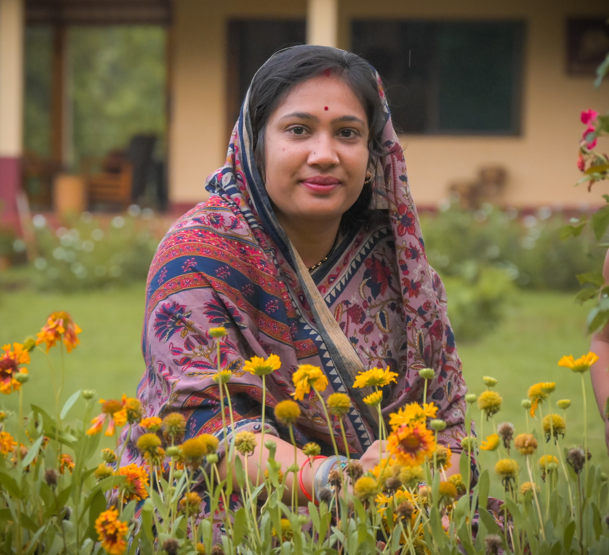 माननीया जनपद अध्यक्ष ब्योहरी - श्रीमती आकांक्षी सिंह जी ने अपने परिवार के साथ कैंप बनास का भ्रमण किया। इस अवसर पर उन्होंने बनास नदी के तट पर स्थित स्वच्छ और सुरम्य परिवेश का आनंद लिया। उन्होंने हाल ही में विकसित फूलों के बगीचे का अवलोकन किया तथा कैंप में स्थापित तीन एचपी के नवीन सोलर पंपों का भी निरीक्षण किया।