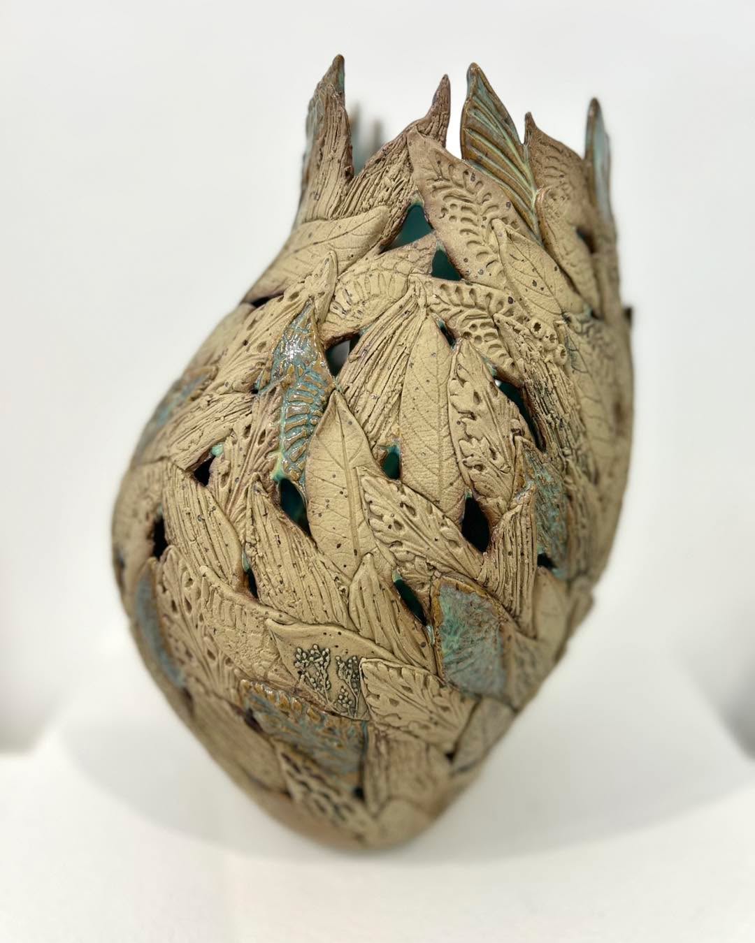 I will be releasing a new collection of work in my shop in the coming weeks. Look out for some of my most recent work. A precious bundle of pieces are also travelling towards Dartmouth and will soon be sitting near the sea. #sculpture #glazes #ceramicist #stoneware #clayart #studiolife #makersgonnamake #surreyartist #newwork #newworkcomingsoon