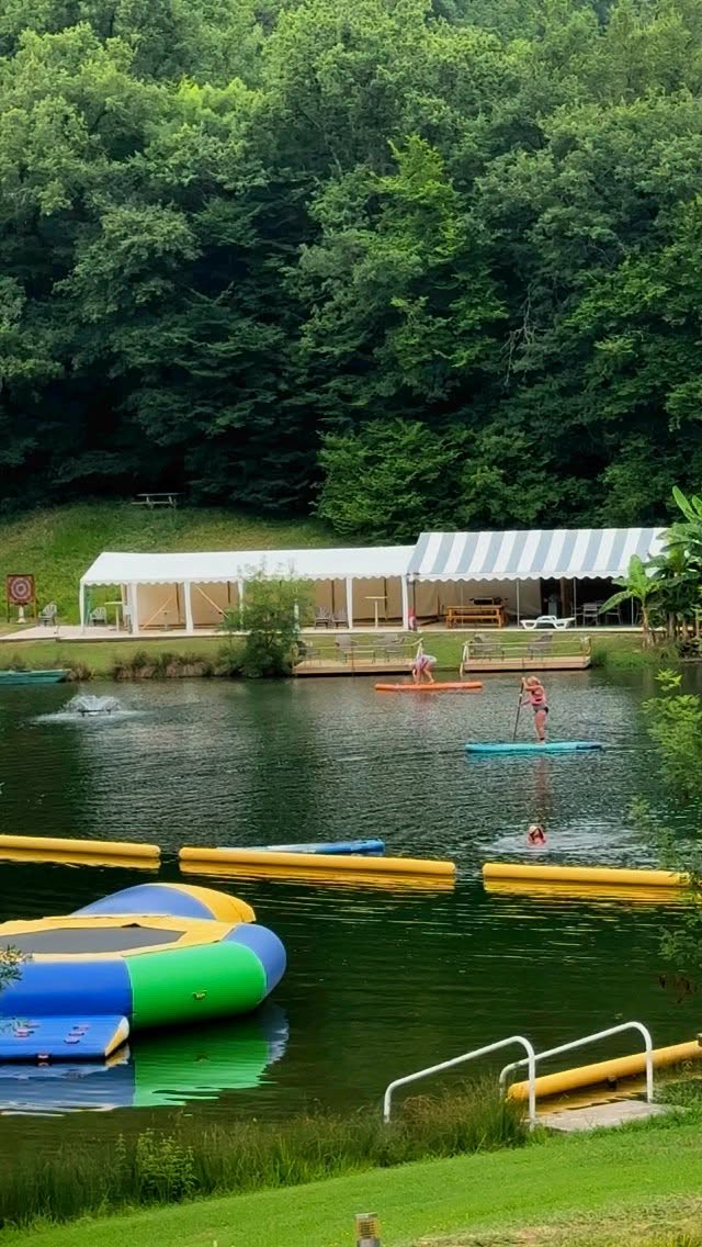 Zomerplezier in z’n puurste vorm! 🥰🧡
Ons prachtige zwemmeer is dé plek om te genieten van zon, water en fun! 🏖️
Laat die zomerse vibes maar komen 😎🌊
#Zwemmeer #SUPtime #Zomerplezier #OutdoorFun #Waterpret #kampereninfrankrijk
