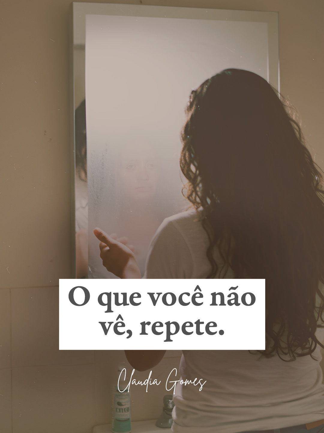 Essa é uma das frases que mais tocam no meu coração como terapeuta sistêmica.
A constelação não julga. Ela mostra, com delicadeza, o que está escondido… Para que você possa escolher diferente.
A Constelação Sistêmica não aponta culpados. Ela abre espaço para enxergar com novos olhos.
Pra você se libertar, sem precisar apagar o passado.
Essa frase já tocou você também?
#FraseDoDia #ReflexãoSistêmica #ConstelaçãoFamiliar