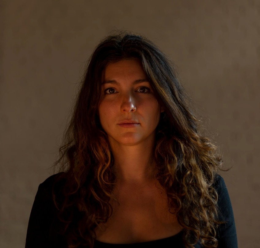 Ce vendredi 4 juillet, @laura_etchegoyhen sera au casino des Eaux-Bonnes pour un concert tout en polyphonies pop, entre chant a cappella, banjo et contrebasse ! 🎶
Un concert intimiste, où elle s’entoure d’artistes qu’elle aime, dont le groupe vocal Bostgehio, pour partager des morceaux écrits et imaginés ensemble.
📍 Casino des Eaux-Bonnes dès 20h00
N’hésitez pas à aller vivre ce joli moment ! 😉
Cette prestation est soutenue par la Communauté d'agglomération Pays Basque.
#lauraetchegoyhen #concert #eauxbonnes #musique #concert #live #chant #groupe