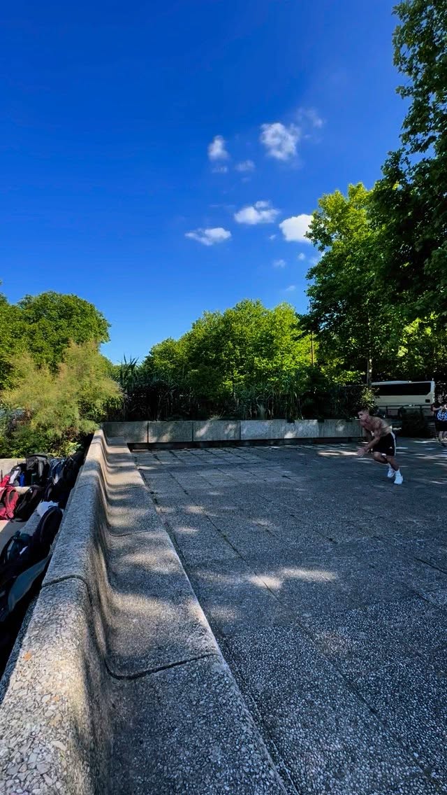 Petits jumps extraits de notre dernière session de l’année entre coachs et élèves 🔥
Encore merci à tous nos élèves pour leur confiance et leur fidélité ! On se revoit en septembre 😎
#parkour #parkourparis #pkp