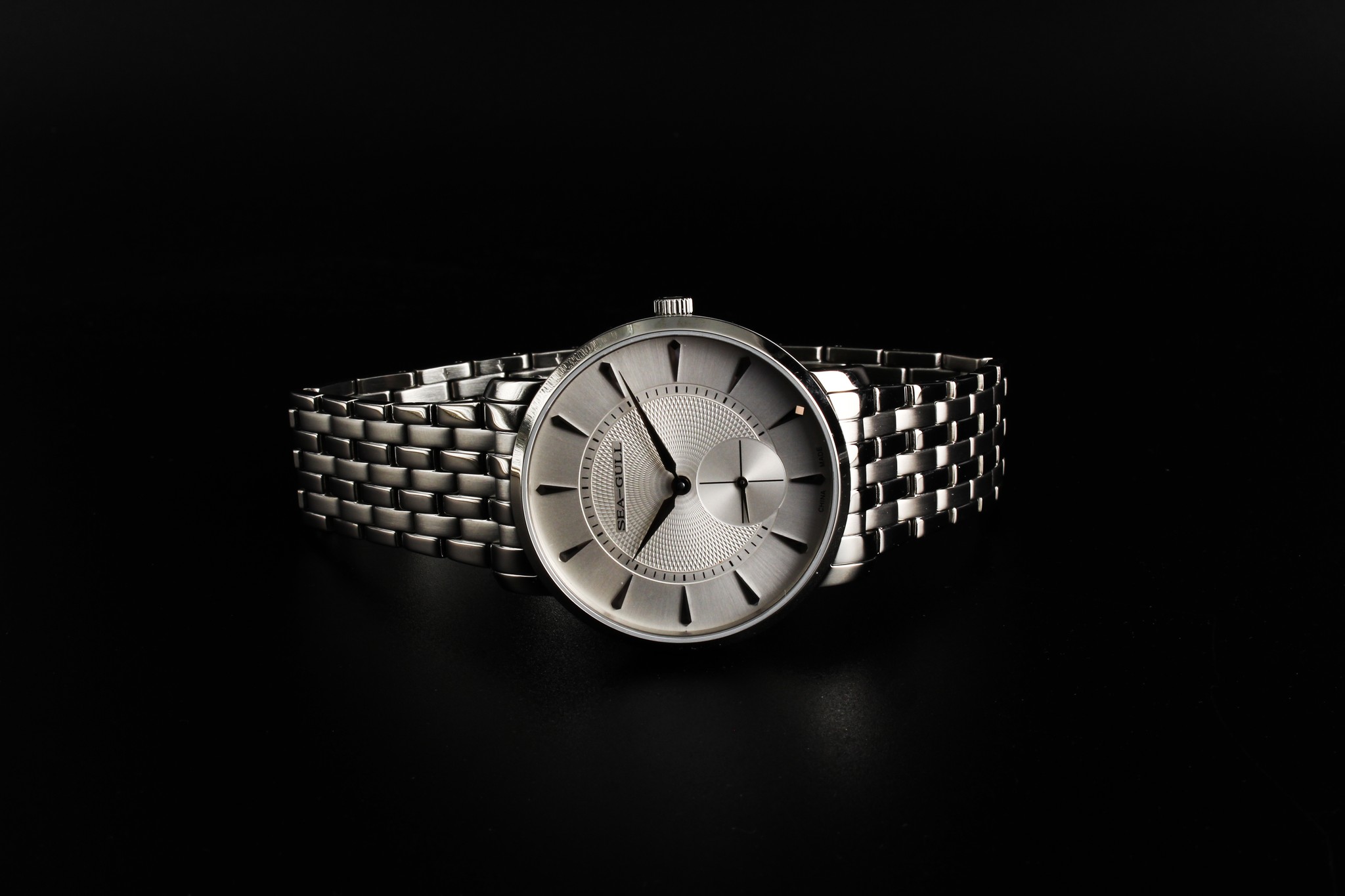 Introducing our Ultra-thin Mechanical 39mm Dress Watch. A timeless classic that looks sleek on the wrist without showing off.
#SeagullWatch #UltraThin #MechanicalWatch #DressWatch #chinawatches #seagullwatches #watchoftheweek