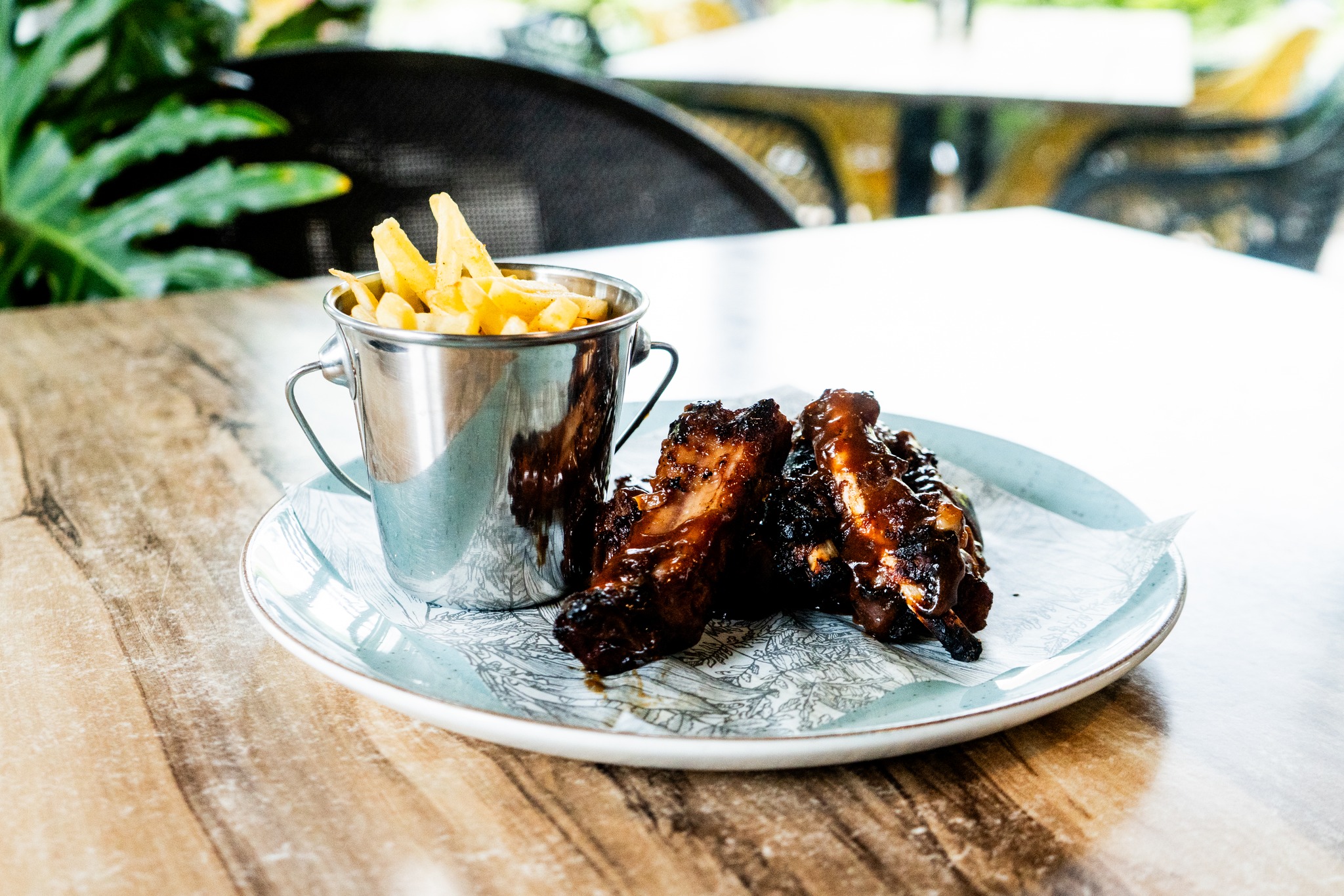 It's no secret we're super child-friendly here at @food.fundi 🤸♀️🚴⛳️🥤🌈🏃🏽
So naturally, we encourage sticky fingers; from lip-smacking ribs, to the best homemade crunchy chicken strips and BBQ buffalo wings.
#kidheaven #lunchtime #foodfundicafe #sugarrushpark #ballito #ballitorestaurant #familyfriendly