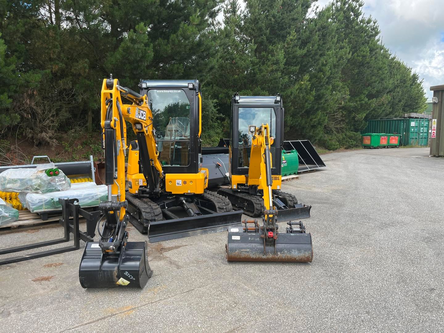 Any work need doing then look no further than RSM Beares at Mitchell, we have in stock ready to go a new #jcb 25Z-1 mini digger with buckets and quick hitch, 2 years full JCB warranty, and a very tidy low hour #jcb 16C-1 digger with buckets and quick hitch, 57 hours, 2023, warranty until 30th August
Please ring for price and details 👍👍