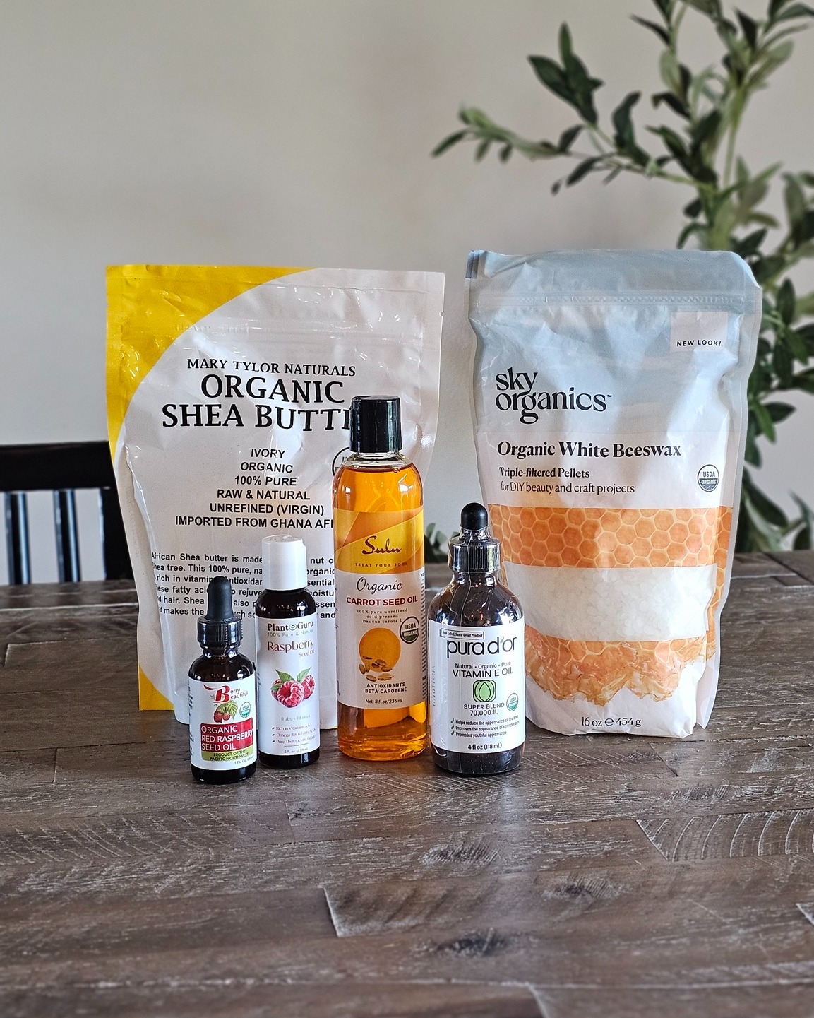 Looking for a sunscreen alternative without harsh additives? I’ve got you. 🌞
This DIY sun balm is packed with nourishing oils, natural SPF, and zero questionable ingredients. It’s soothing, moisturizing, and safe for sensitive skin—plus, it smells so good. 💛
✨ Find the full recipe on my blog—click the link in my profile to download the free printable recipe sheet and make your own!
#NaturalSunscreen #CleanSkincare #SunSafeKids #MomLifeHacks #FamilyTravelTips #ChemicalFreeLiving #NonToxicSkincare #HomemadeSunscreen #EcoFriendlyMom #HolisticMama #GentleSkincare #4TicketsToTravel