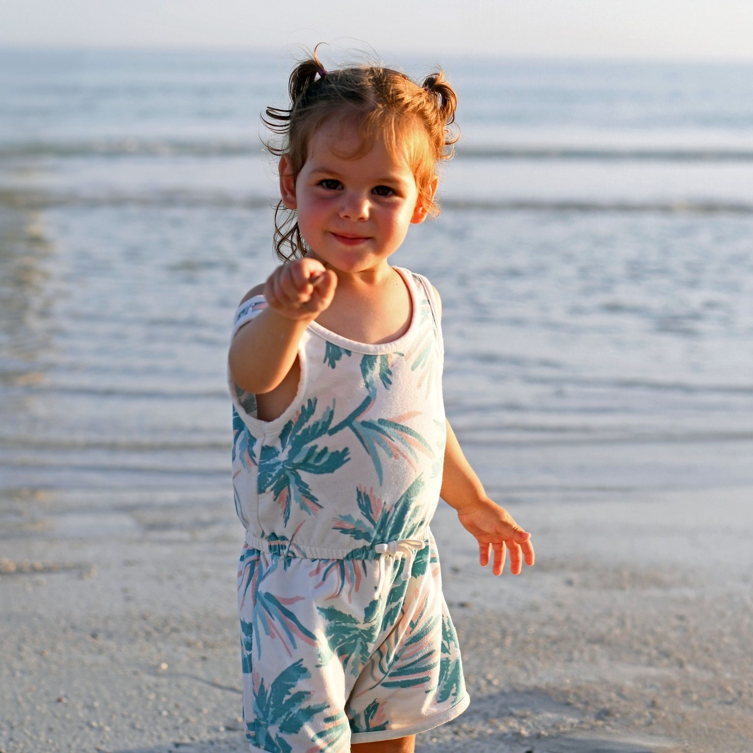 Looking for shells never gets old 🐚😍
Never know what you'll find - I found a few smiles!
#SiestaKey #Siesta #Sarasota #SRQ #SiestaKeyBeach #SarasotaBeach #Beach #DocumentaryPhotography #FamilyPhotography #CandidPhotography #CandidSRQ