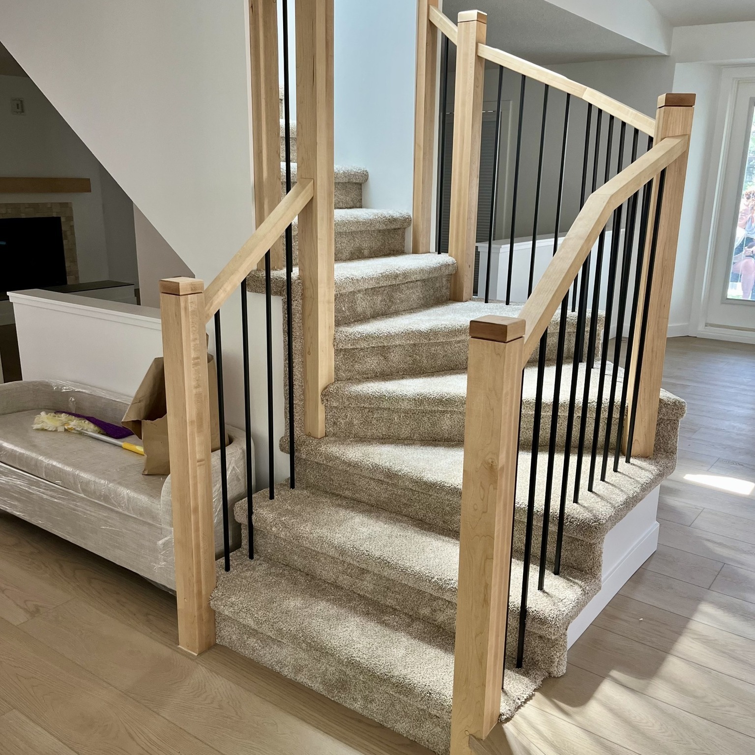 There’s something about clean lines and sharp angles that just works 👌
This maple railing with satin black spindles adds a crisp, modern look to the space — and the angles of the handrail really make it stand out from every view. Subtle details, solid craftsmanship, and a finish that ties everything together.
📍 Installed in Regina, SK
#GWrailings #ReginaHomes #InteriorRailing #MapleRailing #BlackSpindles #StaircaseDesign #YQRRenovations #CraftsmanshipMatters #SupportLocal