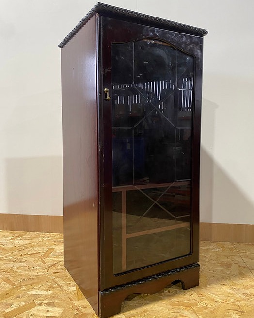 I have a lovely Hi-Fi unit and a glass display cabinet up for grabs — both vintage, both full of character, and both 20% off the website price.
You’re welcome to collect from SN5 0AG (by arrangement), or we can sort delivery — just drop us your postcode for a quote. All the info and pics are on the website!
#VintageFinds #GlassCabinet #HiFiUnit #VintageFurniture #HomeStyle #RetroVibes #FurnitureSale #InteriorInspo #PrelovedFurniture #SecondhandStyle #SustainableLiving #OldButGold #FurnitureWithSoul