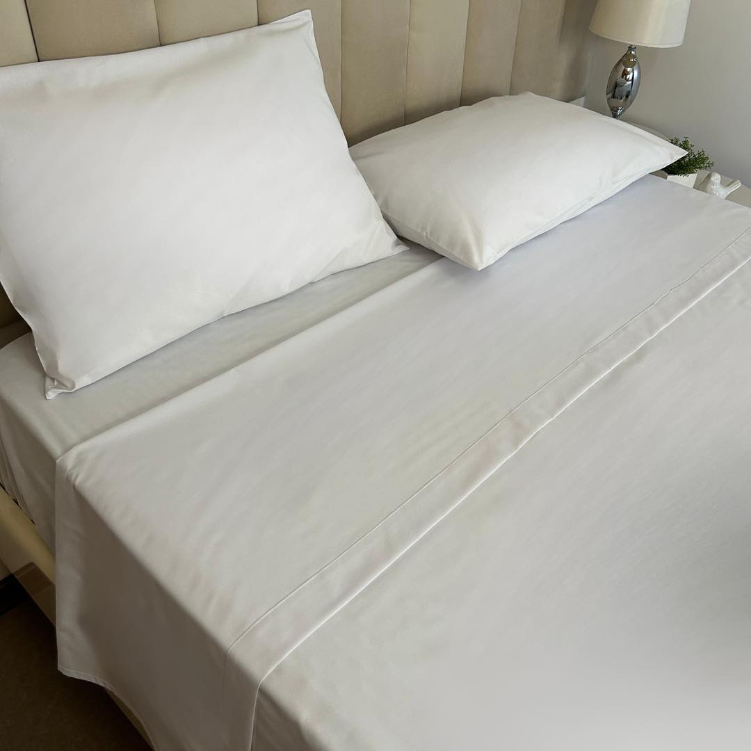 Jogo de lençol em percal 200 fios ✨
Disponível nos tamanhos Queen, Casal e Solteiro
#inverno2025 #camacompleta #jogodelençol #decoração