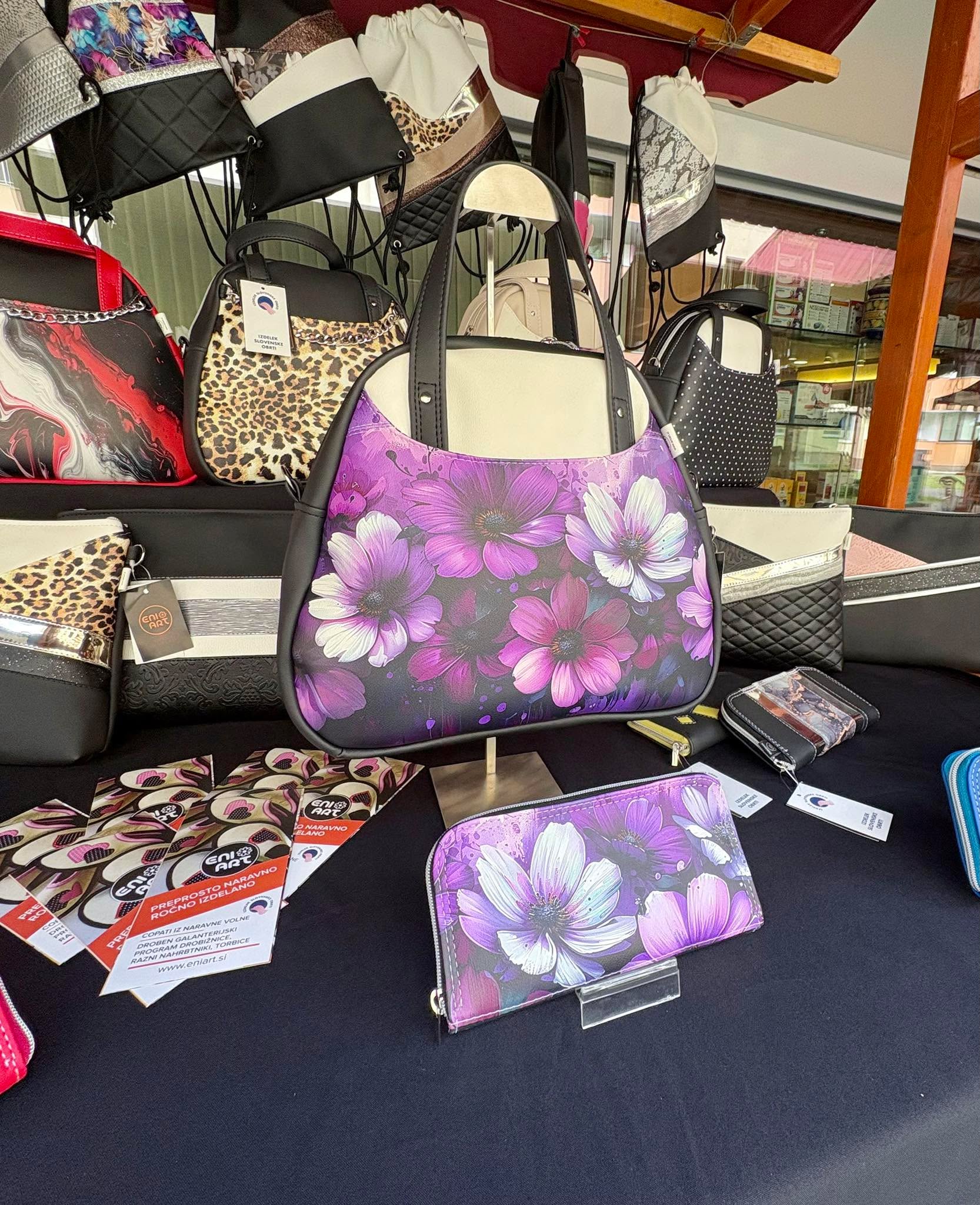 TOLE SEM ŠE DOLŽNA ☺️
Ena čudovita ❤️KOMPLETEEEEK CHIC -bag ❤️
DANES TRŽIČ (BISTRICA )