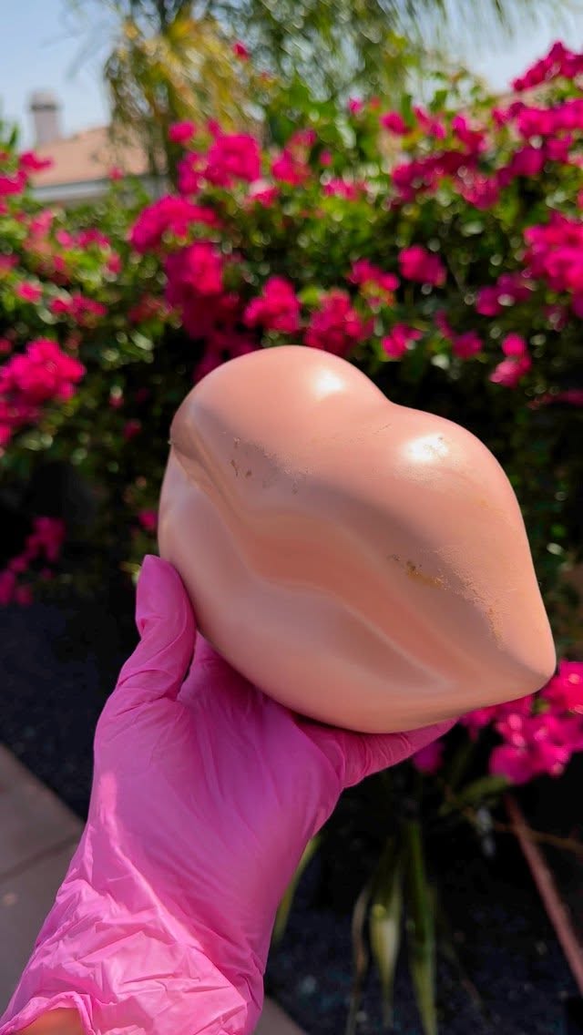 Sometimes in life, something that feels lifeless just needs a gentle touch of love to reignite its spark. 💖✨
#LipsDontLie #BlingLips #SparkleAndShine #StatementPiece #GlossyVibes #LipArt
#BaddieDecor #RhinestoneArt #handmadewithlove #itslunavisuals