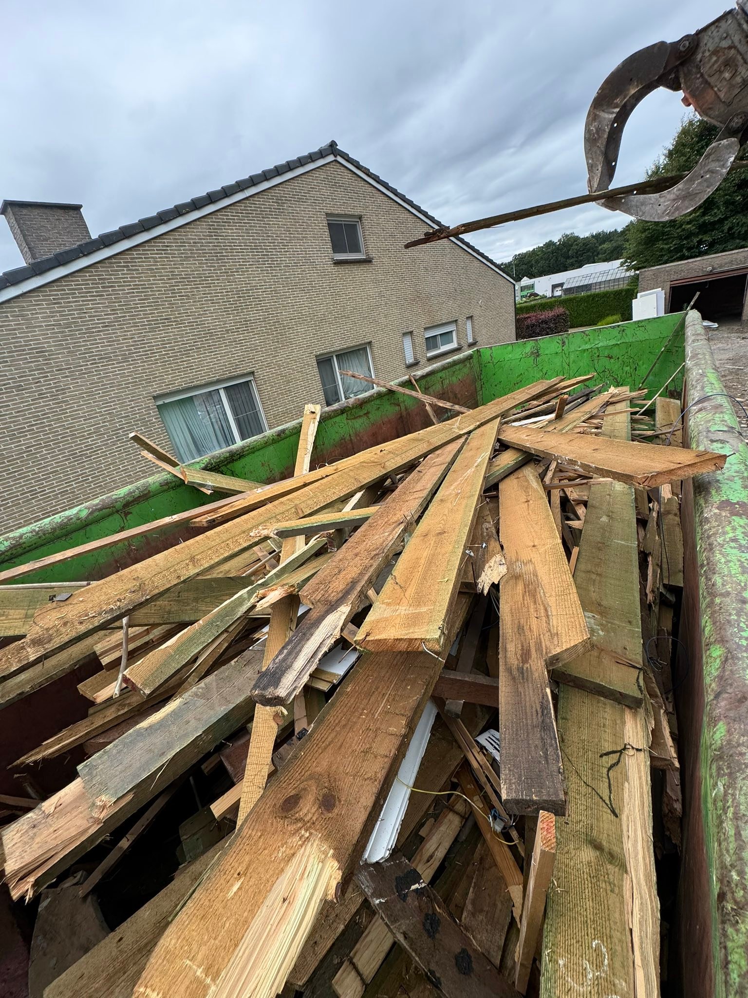 Gratis brandhout +/- min 30 m3 gratis geleverd vandaag regio lochristi -Oostakker
Stuur PB, terrein dient toegankelijk te zijn met zwaar vervoer