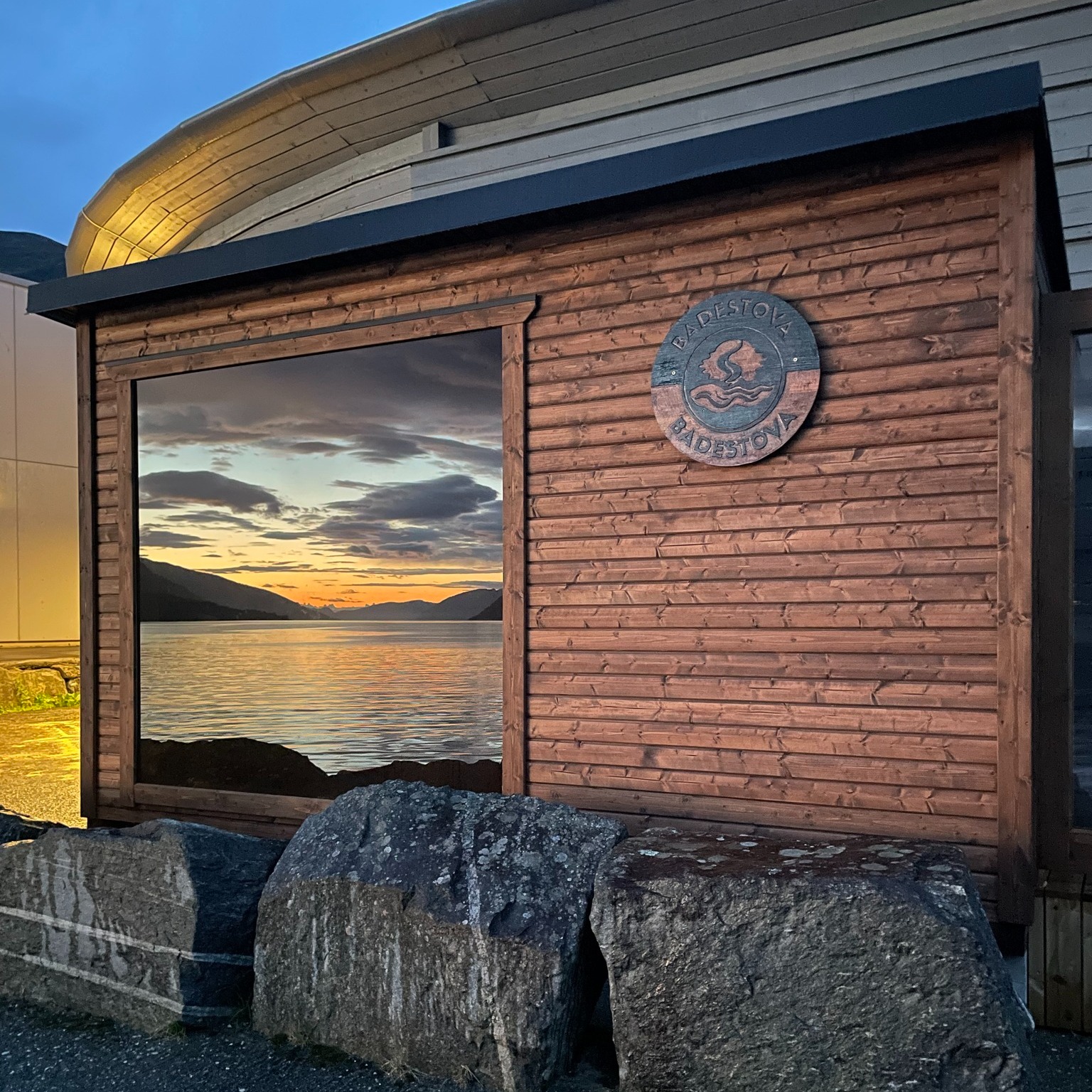 Hausten er her 🍁🍂
Ei perfekt tid for varme og ro i Badestova ♨️💆♂️
Besøk badestova.no for å booke deg ein time 🕖
#sauna #badstu #nordfjord #nordfjordeid