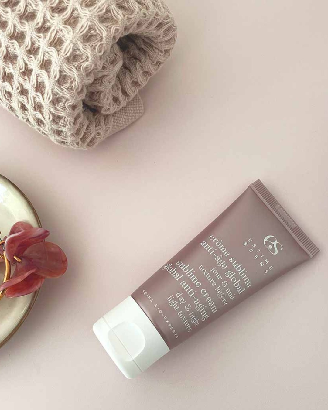 Your skin is unique - and so is our approach. Our therapists personalise every facial using Estime&Sens botanical formulas to target your skin concerns.
Click the booking link to begin your E&S journey.
#PersonalisedFacials #BotanicalBeauty #DivaFacials #LanarkSkincare #CustomCare