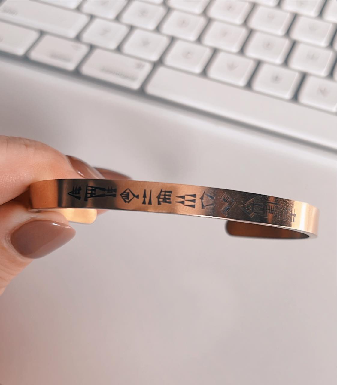 Sadly, Google translate cannot pick up Cuneiform just yet.