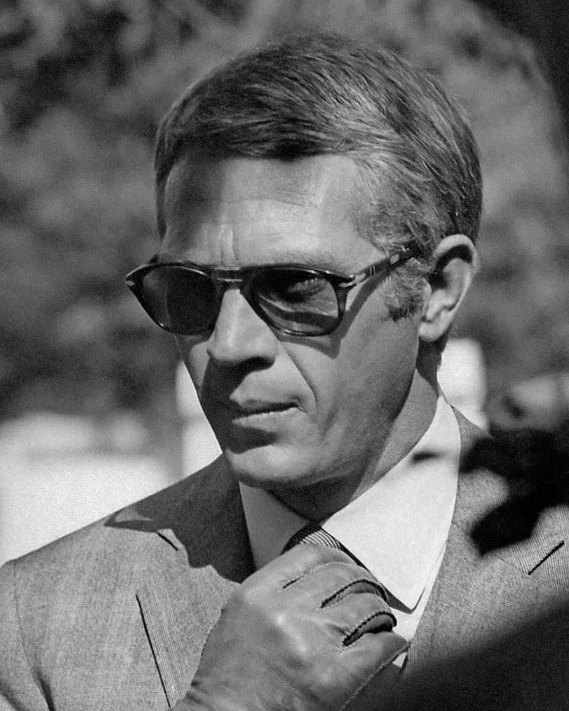In-store the 714SM Limited Edition inspired by the year McQueen first wore the 714 on-screen #Persol714SM #Persolcons
.
.
.
#persolsunglasses #persoleyewear #persolstevemcqueen #persolocchiali #otticabardellimilano #occhialidasole #occhialidasoleuomo #occhialidasoledonna #otticomilano #occhialiuomo #zeissvisionstoremilano #occhialivista #milano #persolocchialidasole #eyeweartrends #otticamilano #occhialidonna #eyewearfashion #occhialidasole😎 #occhialimoda #occhialisole #zeissvisionstore #occhialimilano #zeissvisioncenter #occhialidimoda #otticabardelli #occhialidavista