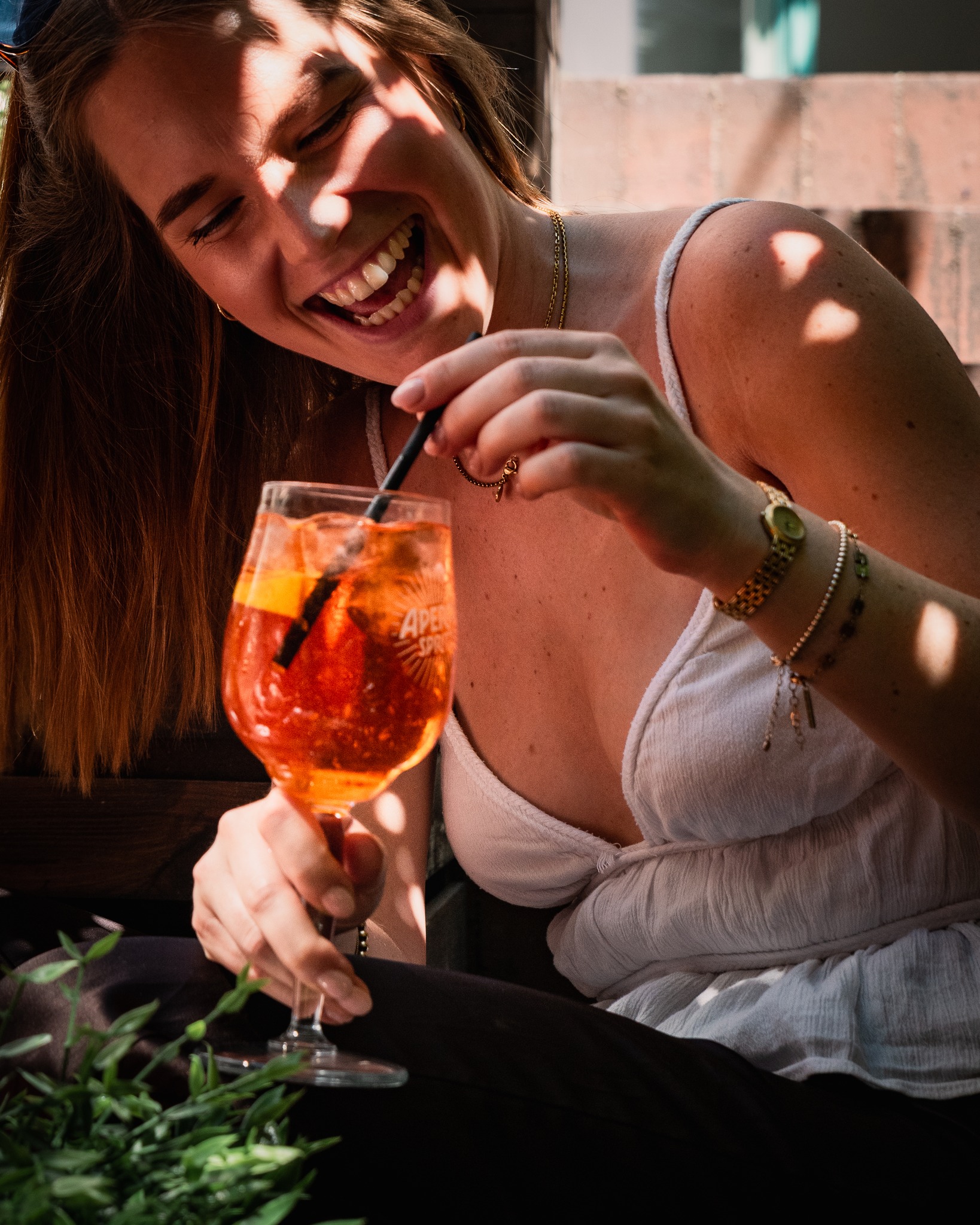 🧡 Aperol & Lebensfreude – das perfekte Match.
Ein Tisch in der Sonne, gute Gesellschaft und dieser eine Drink, der nach Sommer schmeckt: Aperol Spritz.
Bei Nuva feiern wir die kleinen Momente – mit Leichtigkeit, Lachen und einem Glas in der Hand.
Komm vorbei, lass den Tag ziehen und genieß das Leben.
#NuvaVibes #AperolSpritz #LebensfreudeImGlas #SpritzLaune #DolceFarNiente #AltstadtAugsburg