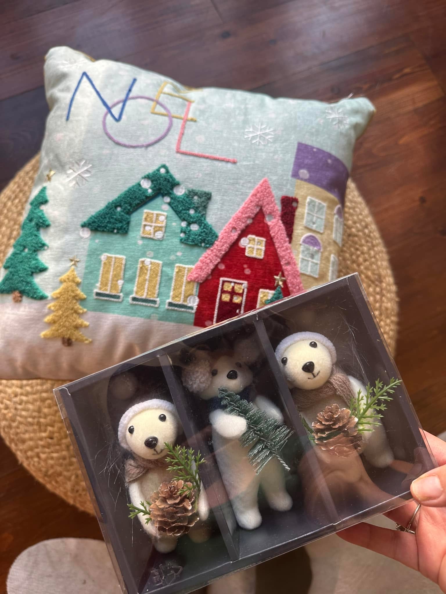 🛍️🎄🤶Is it too early to decorate for Christmas...asking for a friend 😏