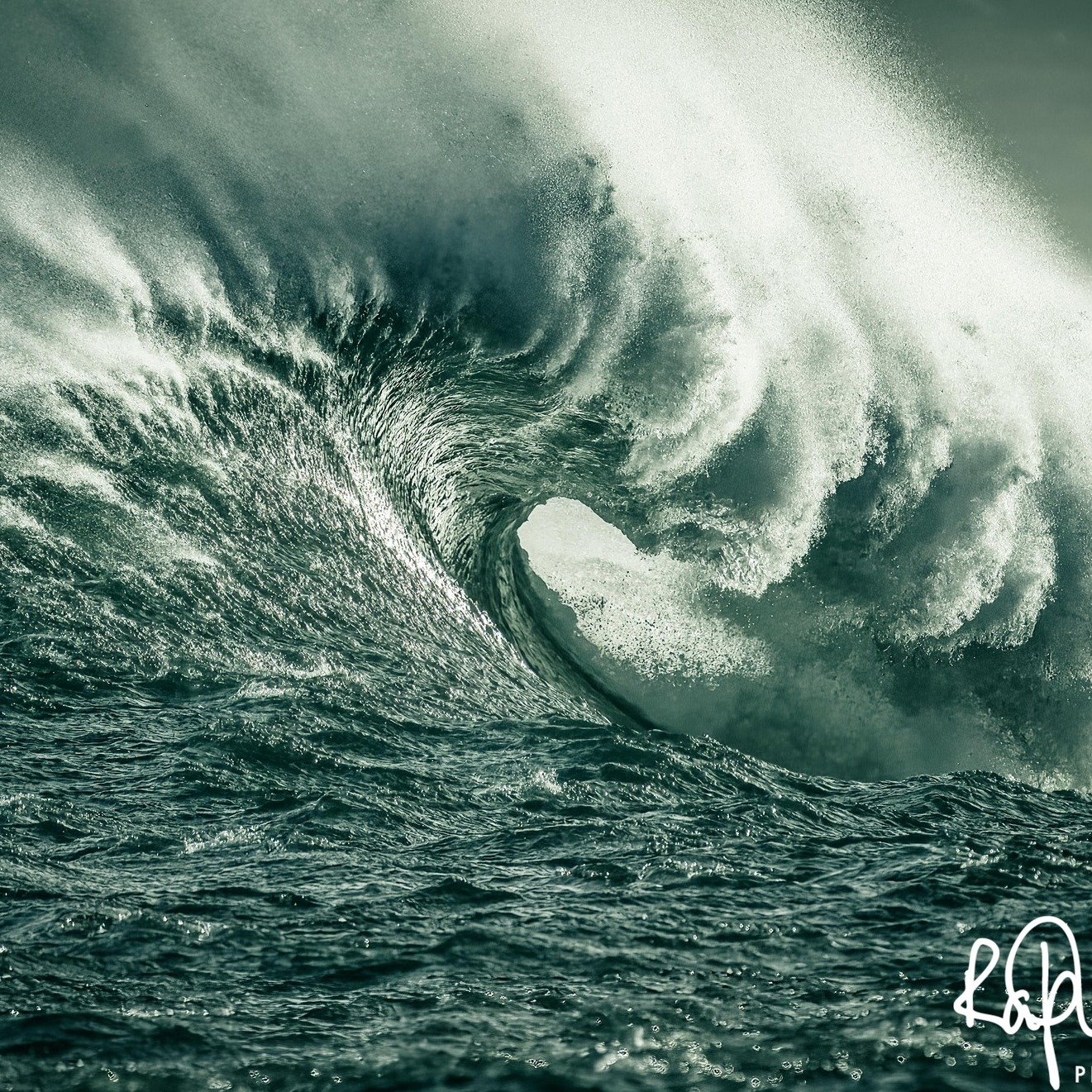 Members at Stornoway Town Hall
Open 24 to 26 July and 31 July, 1 & 2 August (Thursday, Friday & Saturday)
Ralph Tonge Photography - https://www.openstudioshebrides.com/full-members/ralph-tonge-photography
Ralph is primarily a landscape photographer, but he also enjoys portrait, product, live music (you will probably have seen him with his cameras at HebCelt), event, night sky and nature photography.
#OpenStudiosHebrides #OpenStudios #LocalArtistShowcase #OuterHebrides #IsleOfLewis #IsleOfHarris #Crafts #ArtsAndCrafts #Artists #ScottishArtistsAndMakers #Stornoway #Hebrides