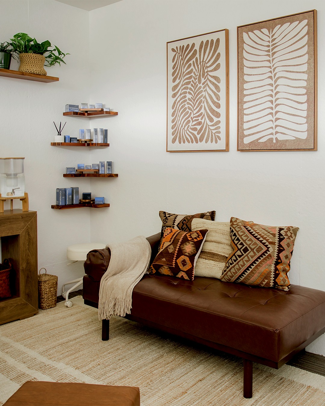 This space is designed with your nervous system in mind.
Not just for aesthetics but for deep, embodied ease.
Every texture, every earth tone, every detail is intentional:
to ground your energy, invite stillness, and signal safety to your body before your session even begins.
Because healing is a full-sensory experience.
And when the environment speaks calm, the body listens.
Come in. Exhale. Let your system begin to unwind before a single hand is laid.
#TherapeuticSpace #SomaticHealing #NervousSystemSupport #HolisticDesign #TraumaInformedWellness #MindBodyConnection #RFVBodywork #HealingStartsHere #EmbodiedCalm #WellnessDesign