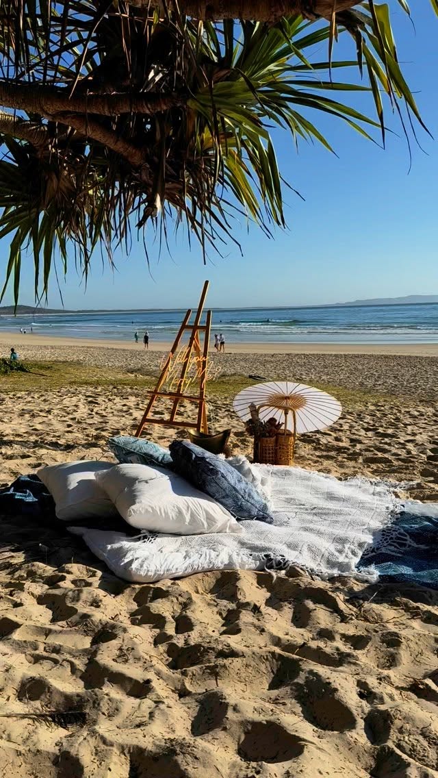 A perfect moment, frozen in time.
Noosa is incredible 🤍
#noosapicnics #luxurypicnic #sunshinecoastpicnics #proposalplanner #sunshinecoast #noosa #beach #sunshine #ocean #love