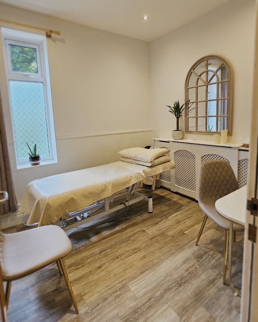 Hi,
We are looking for help here!
We are currently looking for a massage practitioner for the centre - ideally someone trained in different massage modalities who would like to build and create a practice at the centre.
We would really appreciate any help with this... friends, neighbours, colleagues?
We appreciate any connections.
Please email centre@wellbeingswansea.co.uk
#therapyroom #roomrental #massagetherapy #wellbeingswansea