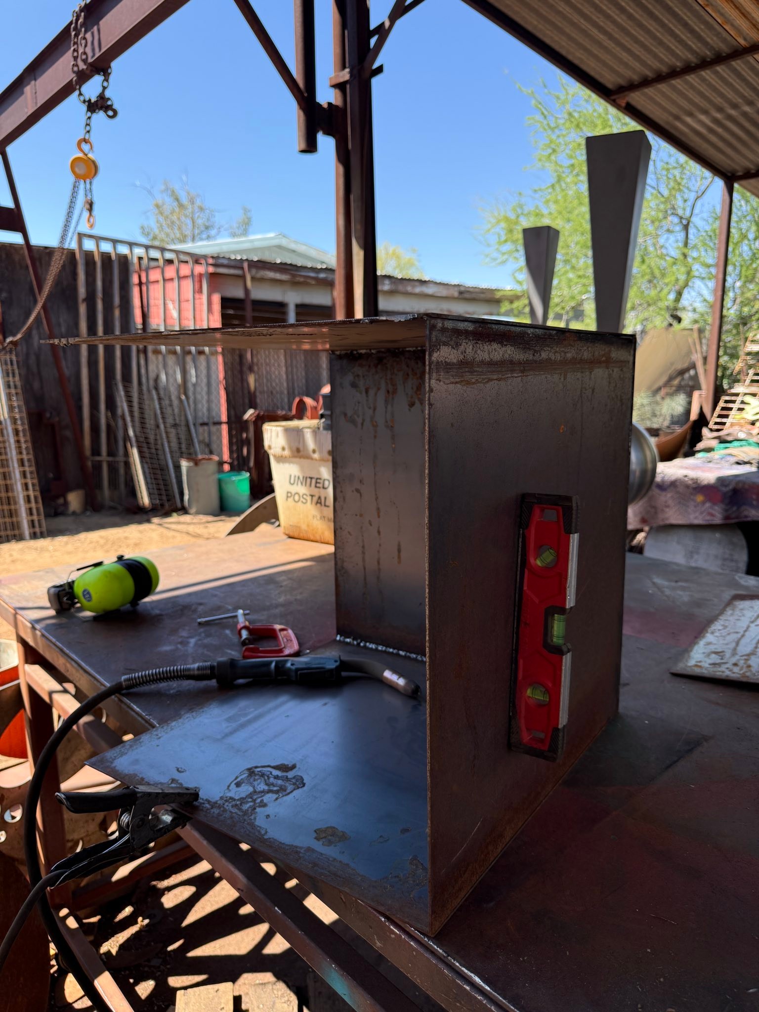 Grrr, back to making boxes, pyramids & pedestals for new pieces. Good times abound 😉