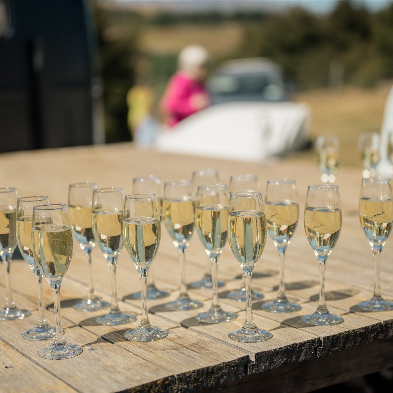 Keep the energy up with tasty snacks that’ll keep your guests going all day long.
📸 @micimageweddings