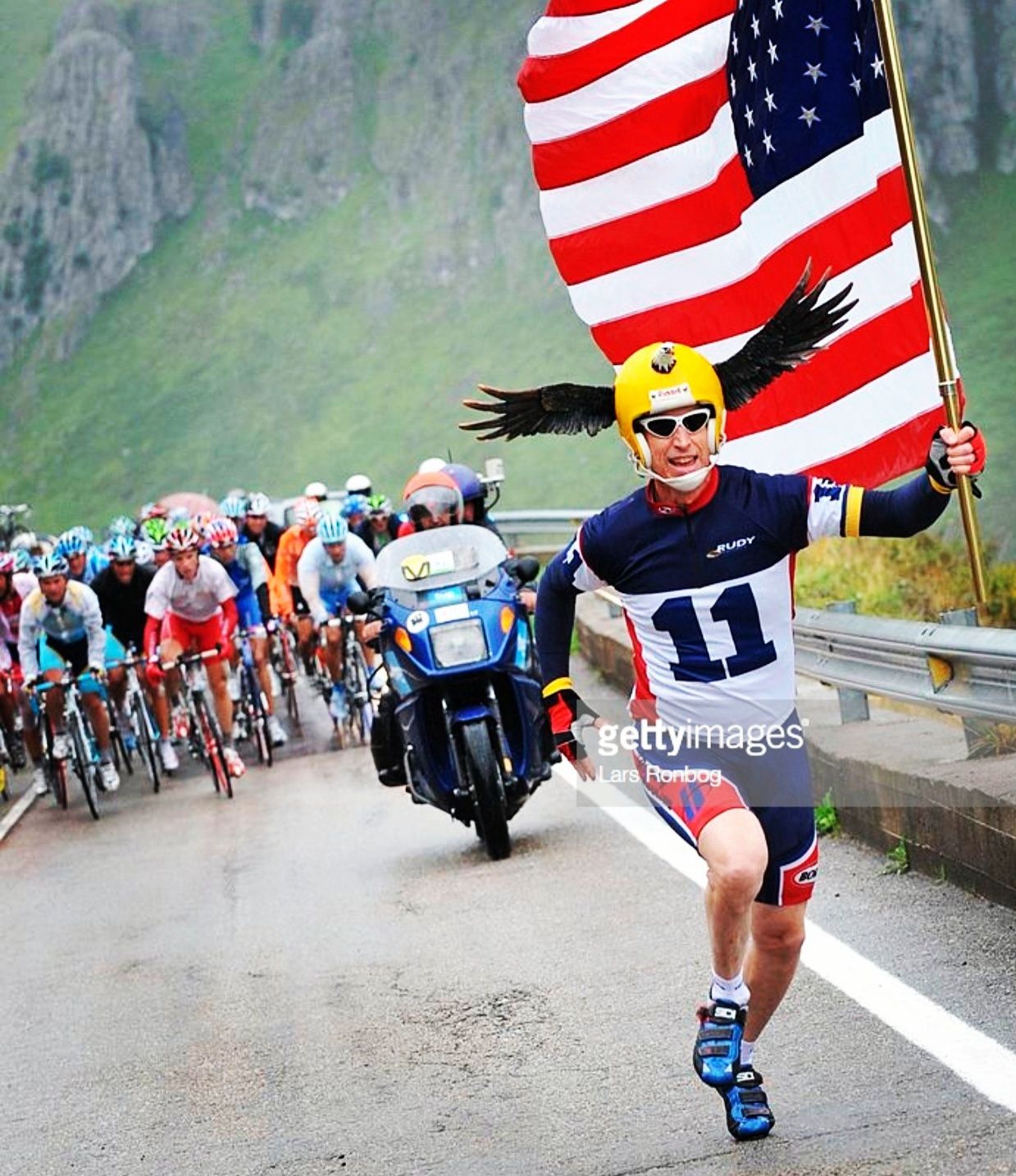 My freedom rocks abroad in the
Pyrenees of Spain.
This would not be the reality without those who sacrificed all in the tsunami of fascism.
God bless and thank you all for your service.
Happy Veterans Day 💜