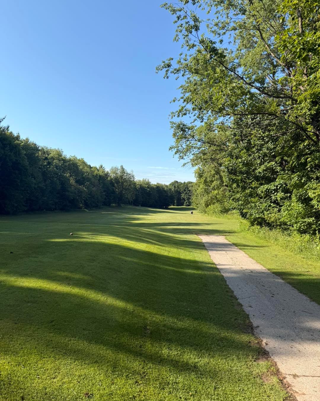 Looks better on paper than it does in real life. 5900 yards but man, only old man golf will save you here. Keep it 200 yds in front of you and you’ll be fine… I just don’t play that way. Tough day….. #golflifestlye #smallbusinesses #golfswing #pga #hoodie #shirt #social #golf #hat #golfer #fashion #golfers #local #puttercoverswag #cover #collection #drop #pgatour #drip #puttercover #travel #golflife #golfing