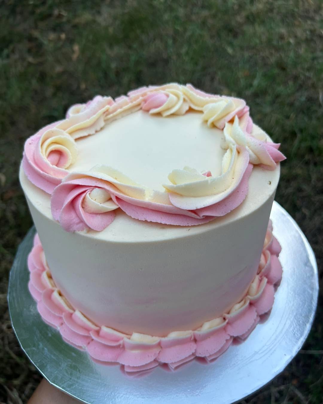 Keeping it simple ready for the customer to add their own toppers
#pinkcake #pinkdripcake #pinkoverload #pinkoverloadcake #pinkandgirly #pinkandgirlycakes #dairyfreecakes #pinkgeohearts #girlycakes #cakeofmydreams #favouritecake #beauitfulcakes #cakeheaven #hampshire #southampton #eastleigh #chandlersford #romsey #mariascakesandbakes