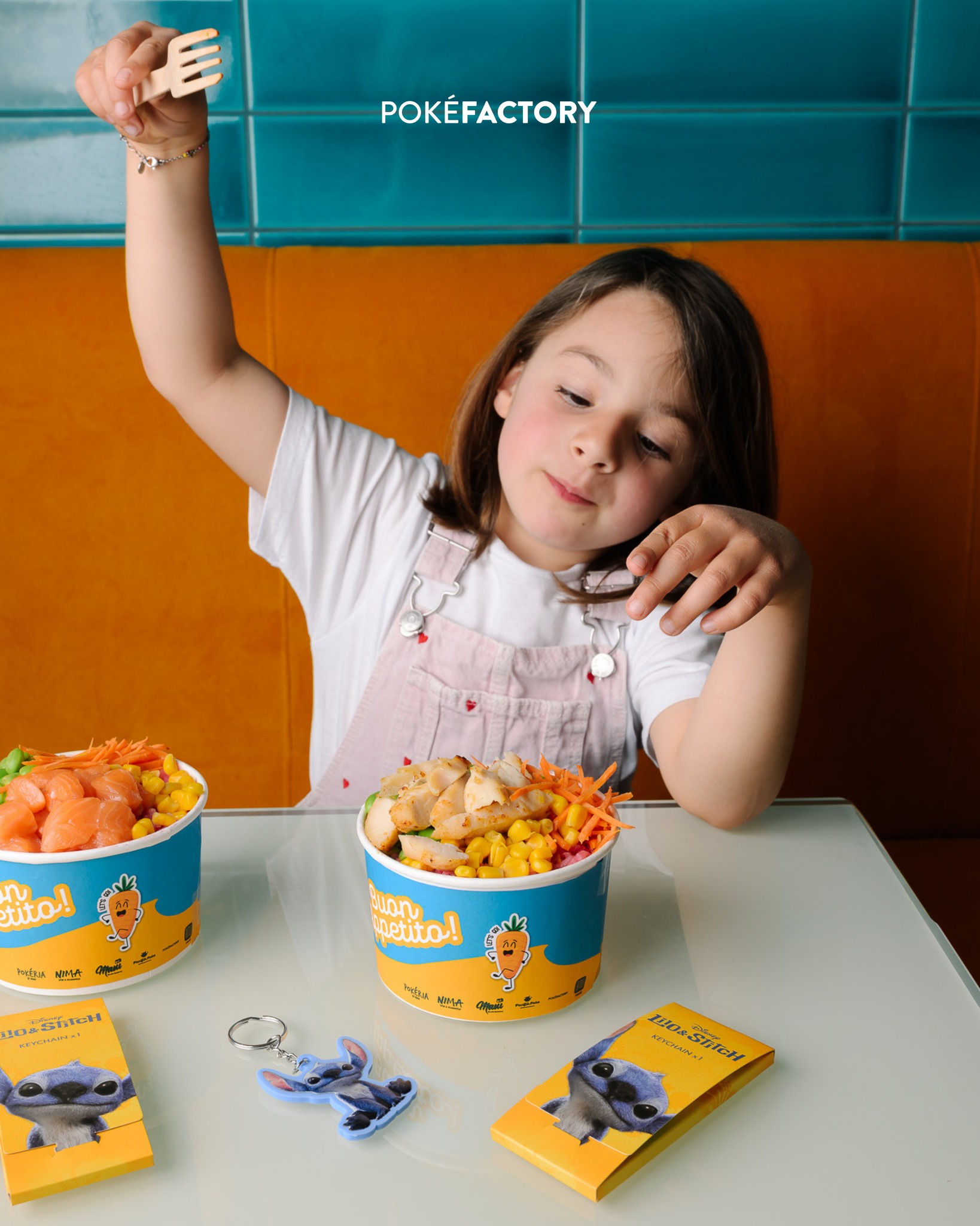 ⏳ Ultimi giorni per partecipare! 🎁 Fino al 20 Luglio da Poké Factory hai la possibilità di partecipare alla grande estrazione finale e vincere un viaggio alle Canarie per tutta la famiglia! 🌴
Come? Scegliendo i nostri ‘OHANA MENU🌺
👉🏻 ‘OHANA MENÚ KIDS: un menù pensato per i più piccoli, composto da ‘Ohana Bowl Snack, Mochi Blu, acqua e un divertentissimo GADGET Disney Lilo & Stitch a sorpresa. E per gli adulti, il Menù ‘Ohana include una Bowl Regular e Mochi Blu.
Che aspetti? Vivi un’avventura gustosissima per tutta la famiglia! 🎉
Vieni a provare gli ‘Ohana Menù in store oppure ordinali tramite la nostra App! 📲
Disney Lilo & Stitch ti aspetta al cinema!
Per maggiori informazioni e regolamento,
visita il sito www.concorso.app
@disneyit #LiloEStitch