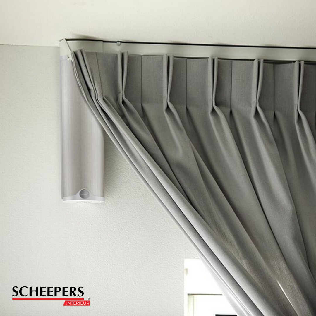Je gordijnen die vanzelf open- en dichtgaan? Met @somfynl is dit geen toekomstmuziek, maar dagelijkse luxe. Bedien je raamdecoratie via je smartphone, afstandsbediening of zelfs spraak. Slim, veilig én energiezuinig."
👉 #SlimWonen #SmartInterieur #ScheepersInterieur