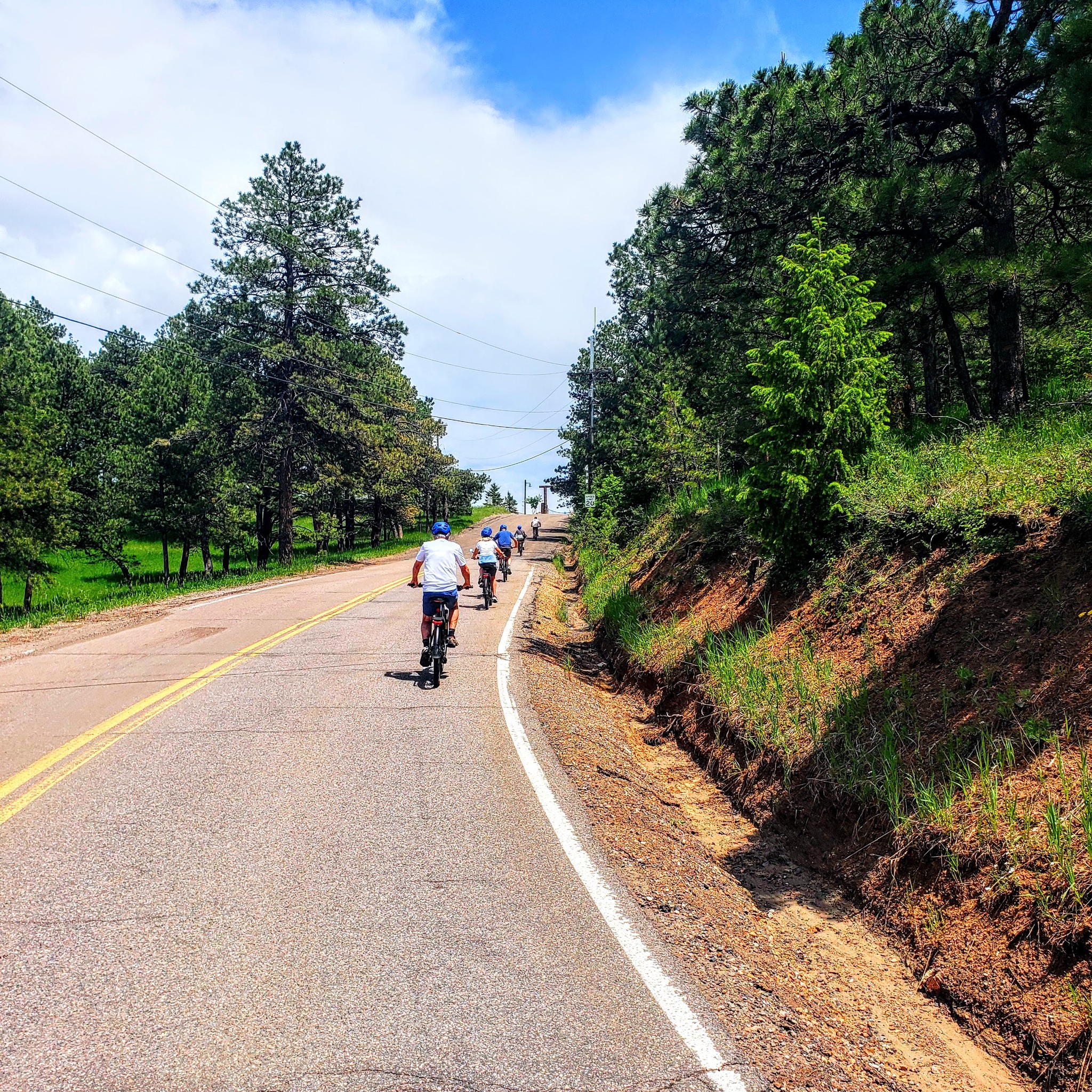 E-biking up Colorado roads with scenic views the whole way!
#mountainview #mountainlife #tododenver #denver #biketouring #thingstodoindenver #bikecolorado #tourism #bikinggolden #goldentourism #goldencolorado #coloradotours