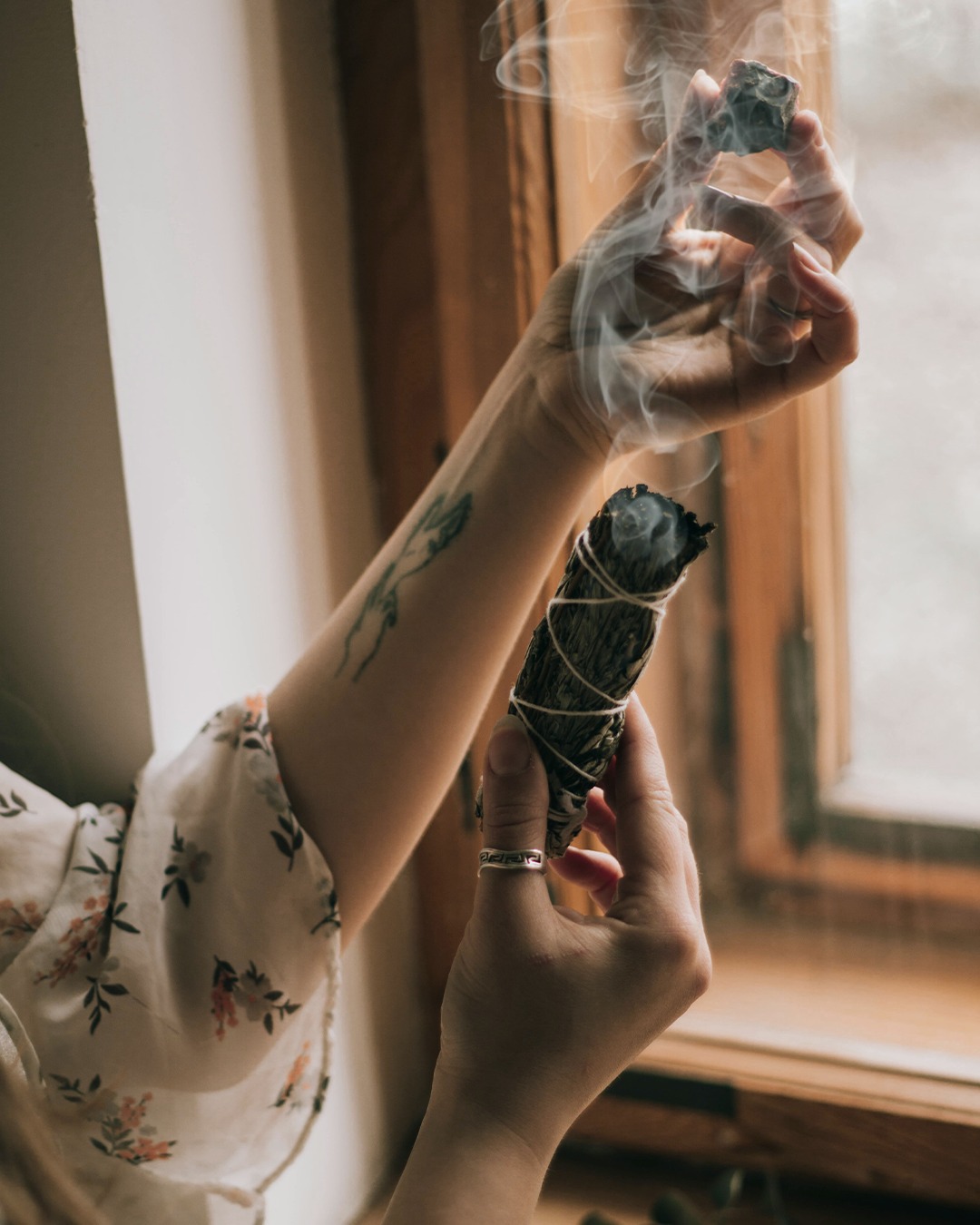 Smoke has been used in healing rituals for centuries across continents, cultures, and lineages.
✨ But this isn’t just about aroma. It’s about intention.
Burning herbs like sage or palo santo can help:
🔷 Clear stagnant energy from spaces or bodies
🔷 Invite presence before breathwork, massage, or somatic therapy
🔷 Mark transitions between stress and rest, or between what was and what’s now beginning
At RFV Bodywork, we often pair somatic and bodywork sessions with grounding rituals like this not for trend, but for transformation.
Because healing doesn’t start on the table.
It starts with creating a space that feels safe enough to exhale.
How do you begin your healing rituals?
#EnergyClearing #HealingPractices #SageRitual #SomaticTherapy #HolisticHealing #IntentionalLiving #SacredSpaces #BodyMindSpirit #TherapeuticTouch #RFVBodywork