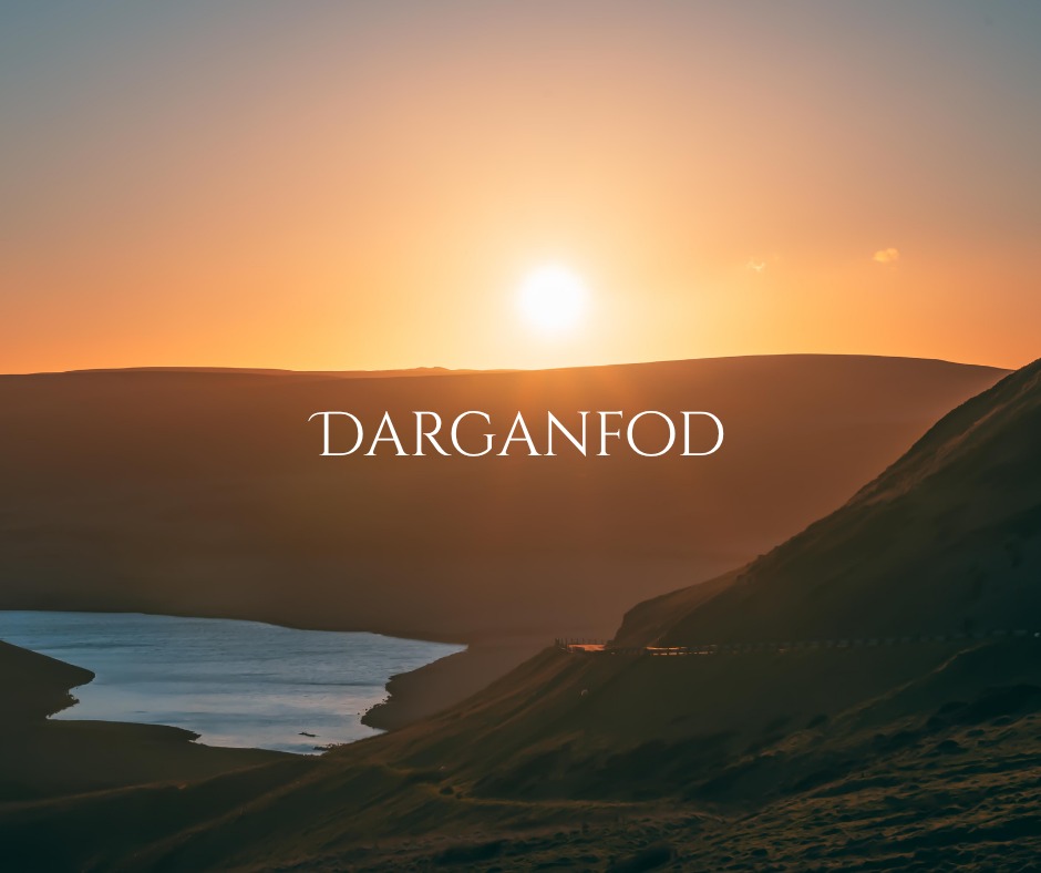 There’s nothing quite like a golden Mid Wales evening in July.�
As the sun slips behind the Cambrian Mountains and paints the sky with pinks and golds, everything slows down.�It’s the perfect moment to pause, breathe, and just be...
Does dim byd yn debyg i noson euraid yng Nghanolbarth Cymru yn ystod mis Gorffennaf.�
Wrth i’r haul fachlud y tu ôl i Fryniau'r Cambrian, mae'r awyr yn troi’n binc ac yn euraidd – ac mae popeth yn arafu.�Eiliad berffaith i oedi, anadlu, a bod yn bresennol...
�#MidWalesMyWay #GoldenHourWales #SummerSunsets #MachludCymru #CanolbarthCymru #darganfodcymru