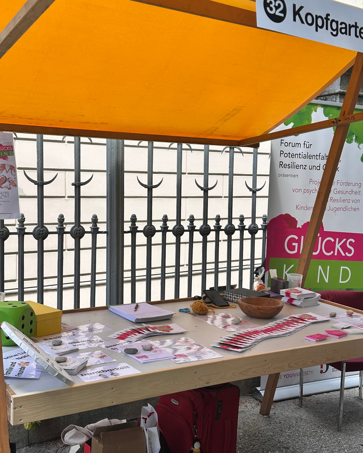 Ehrenamtstag 2025 - wir waren dabei 🤩
Rund 70 Vereine und Organisationen nahmen teil.
Wir durften unseren Verein Kopfgarten - die YOUniversety und unser Projekt 🍀"GLÜCKSKIND" vorstellen. Vielen Dank für die tolle Organisation durch das Land Oberösterreich und ein großes DANKE an alle Interessierten Besucher:innen. #ehrenamt #landoö #Glückskind #Resilienz #mentalhealth #mentalhealthmatters #VEREINSLIEBE #strongtogether #kopfgarten #youniversety 🌱