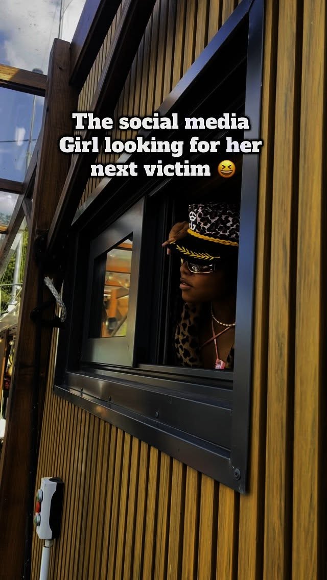 There’s one in every team… The one with the phone out, the angles ready, and zero warning before filming. 😈📸
No one escapes the content grid — especially not on the Badedampfer.⚓️
If you’re laughing… it’s probably because you are her. 😂
✨From the hot tub to the deck — she’s capturing the crew, the champagne, and your most questionable dance moves.
All in the name of content, of course. 😅
Tag your work bestie who brings the content to life😆😎
#CaughtIn4K #PositiveVibesOnly #thesocialmediagirl #Badedampfer #wellnessonthewater #BerlinBoatLife #SummerInBerlin #FloatingHotTub #GroupGetaway #BerlinExperiences #BookYourTour #PrivateBoatBerlin #CheersToSummer #VibesOnWater