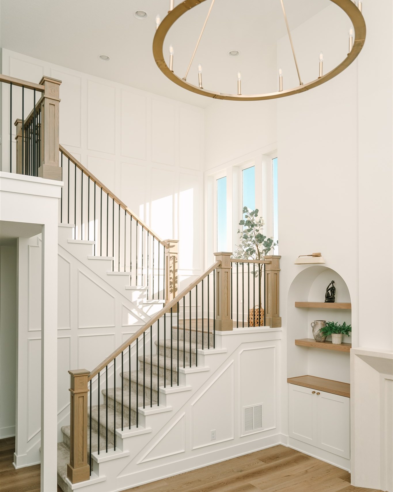 A moment for this staircase...
In love with the high ceilings and built-in nook in this corner - Plus that natural light? Sign me up please and thank you!
#dynastyhomes #customhomebuilder #iowahomes #desmoines #luxuryhomes #homeinspo #dreamhome