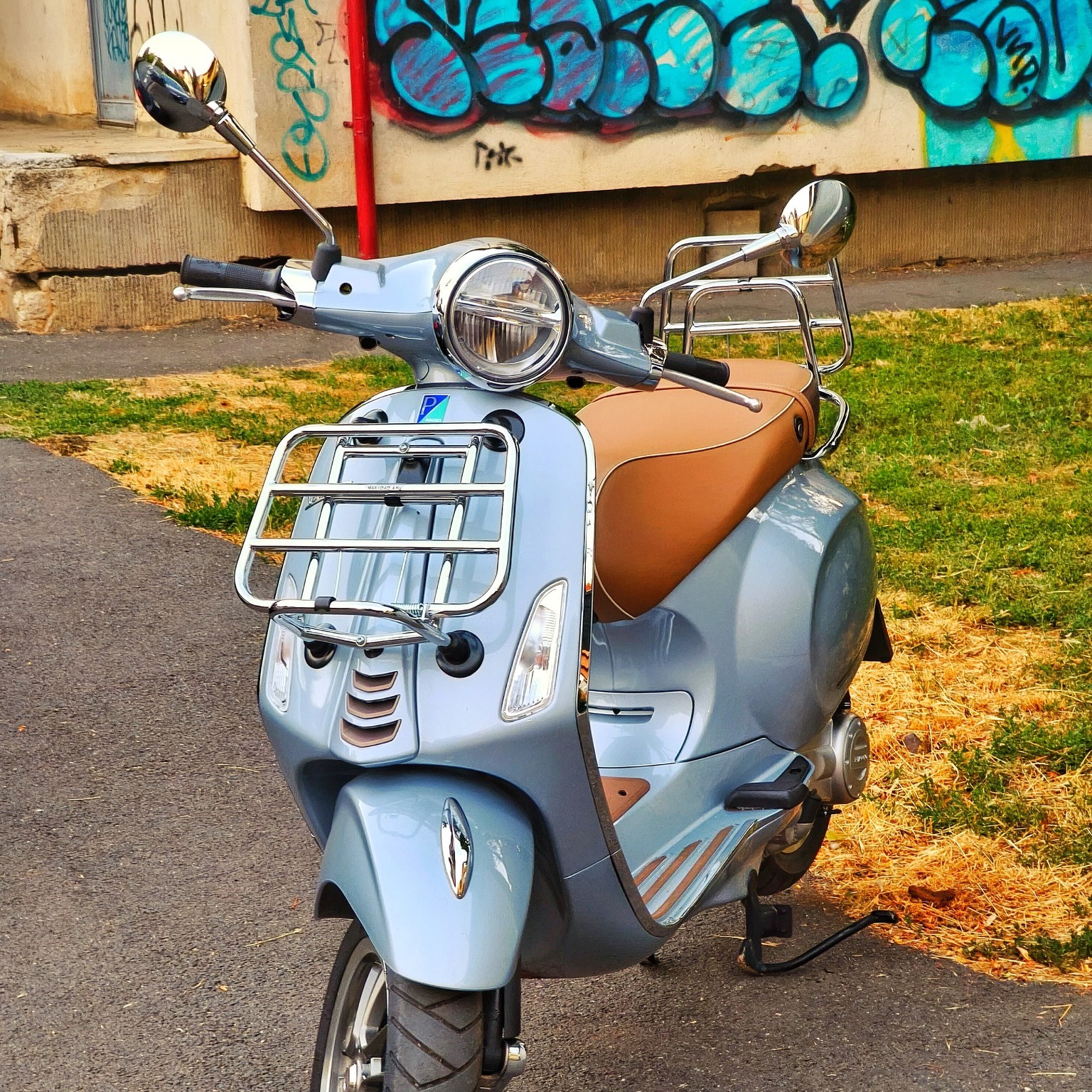 🏙️ Vespa e în gașcă!
Nu vrem doar să te ducem din punctul A în B.
Vrem să-ți placă drumul. 🛵
Închiriază acum cu permis B.
#moovy #vesparide #urbanvibes #permiscategoryB #inchirieriscutere #moovyvibes