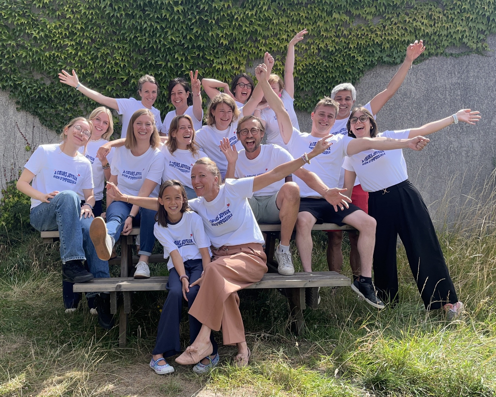 À cœurs joyeux, rien d'impossible. Ça te parle ?
Parce qu'au Souffle du Nord, c'est un peu notre mantra.. À tel point qu'on en a fait un t-shirt 🤩
Et pas comme ça, sans réfléchir. On a choisi un message impactant, un sens fort, et une entreprise au top pour les produire : @lemahieu_fr !
Ce n'est pas juste un t-shirt. C'est un moyen de véhiculer de l'optimisme, des valeurs, et d'engager la discussion.
Tu peux prendre le tien sur notre boutique, à prix coûtant ou avec une contribution ❤️
Le lien de la boutique est en bio ☀️