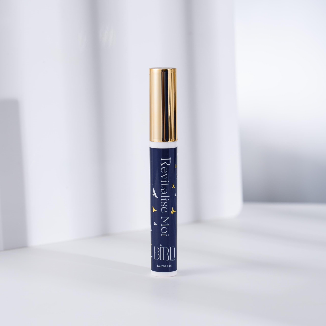 ✨ Des cils plus longs, naturellement.
Découvrez le pouvoir de la nature et de la science avec le Sérum de Repousse pour les Cils Bird-lash 🌿💧
Enrichi en extraits de plantes comme l’Ophiopogon Japonicus et le cactus Opuntia, il apaise, hydrate et régénère la racine des cils.
Boosté par des peptides puissants (Acetyl Tetrapeptide-3 & Myristoyl Pentapeptide-4), il stimule la croissance et renforce la fibre pour des cils plus denses, plus longs et plus forts en quelques semaines.
✔️ Convient aux yeux sensibles
✔️ Texture légère, sans parfum
✔️ Testé dermatologiquement
💫 Résultats visibles dès 3 semaines avec une application quotidienne.
#BirdLash #SérumCils