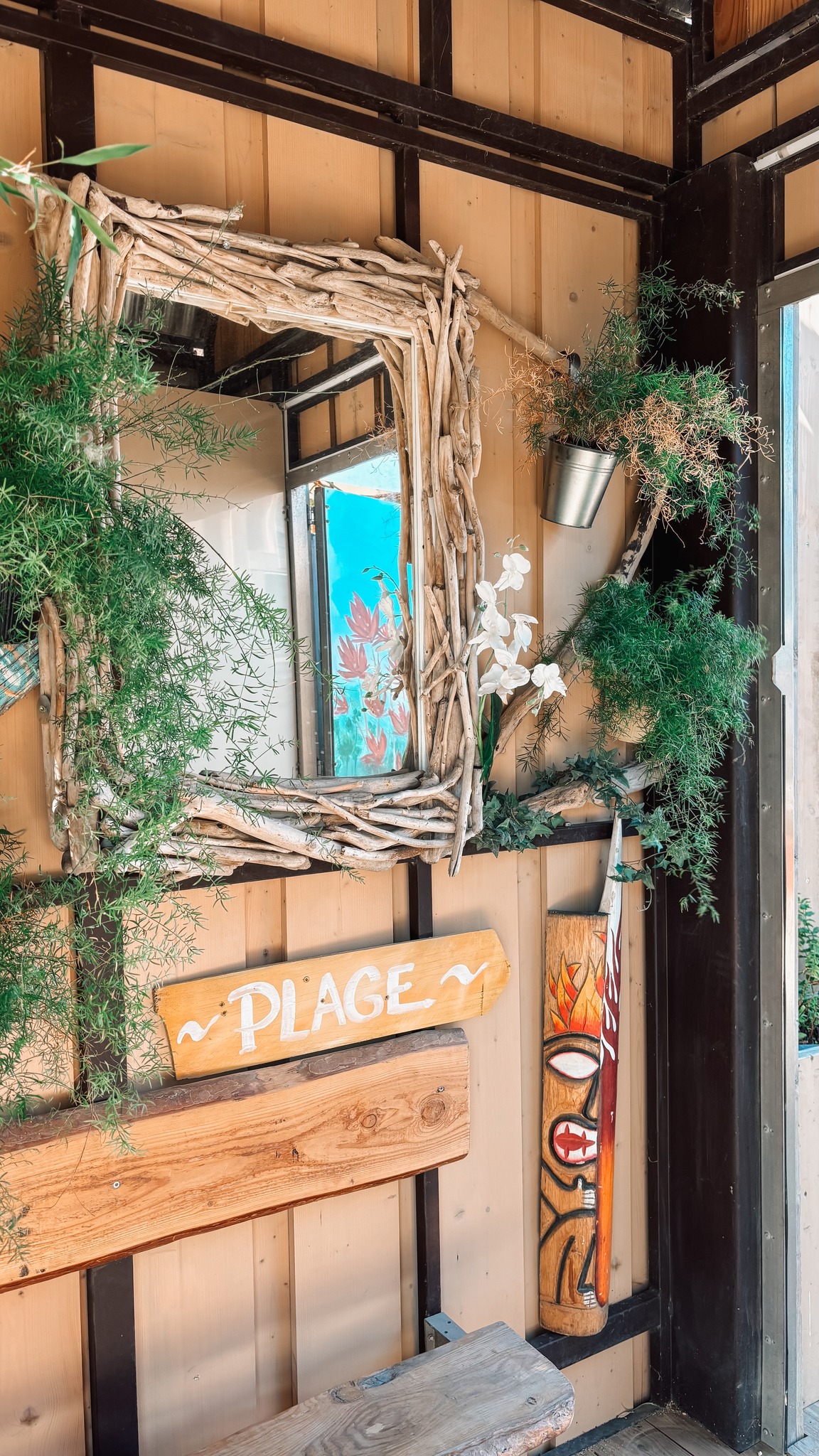 🌴 Hawaii – Argelès-sur-Mer : ton spot incontournable cet été ! ☀️
Ici, on vit au rythme des vacances :
✨ Des cocktails frais et colorés
✨ Une cuisine ensoleillée & généreuse
✨ Des transats confortables face à la Méditerranée
✨ Une ambiance tropicale qui te fait voyager sans quitter le Sud
Que tu viennes pour chiller au soleil, profiter d’un coucher de soleil avec un cocktail ou partager un repas entre amis, Hawaii est THE place to be cet été.
📲 Réserve vite ta table ou ton transat 👉 07.49.77.57.89
#HawaiiArgeles #ArgelesSurMer #BeachVibes #PlagePrivee #SummerMood #MediterraneanEscape #SouthOfFrance #BeachClub #TropicalVibes #CocktailsAndChill #VacancesEnFrance