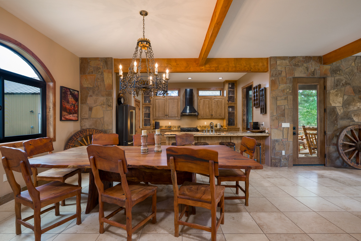 A little kitchen arrangement for your mondday...
.
.
#architecturelovers #architecture #kitchengoals #kitchendesign #customhome #coloradohomes #design #homeinspodaily #mountainrustic #mountainmodern #joncahillphoto #kitchendecor #coloradoliving #mountainmodernhome #modernliving #moderndesign #kitchencabinets #kitchensofinstagram