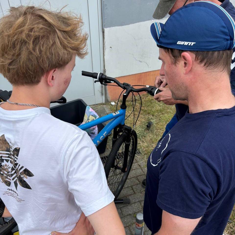 Unsere Fahrradtour war ein voller Erfolg. Klein aber gut!
Danke an jeden der uns unterstützt giantbicycles katarinawitt_stiftung @beisheimstiftung
#teamunitedonice #fürdiewertedeslebens #fahrradtour