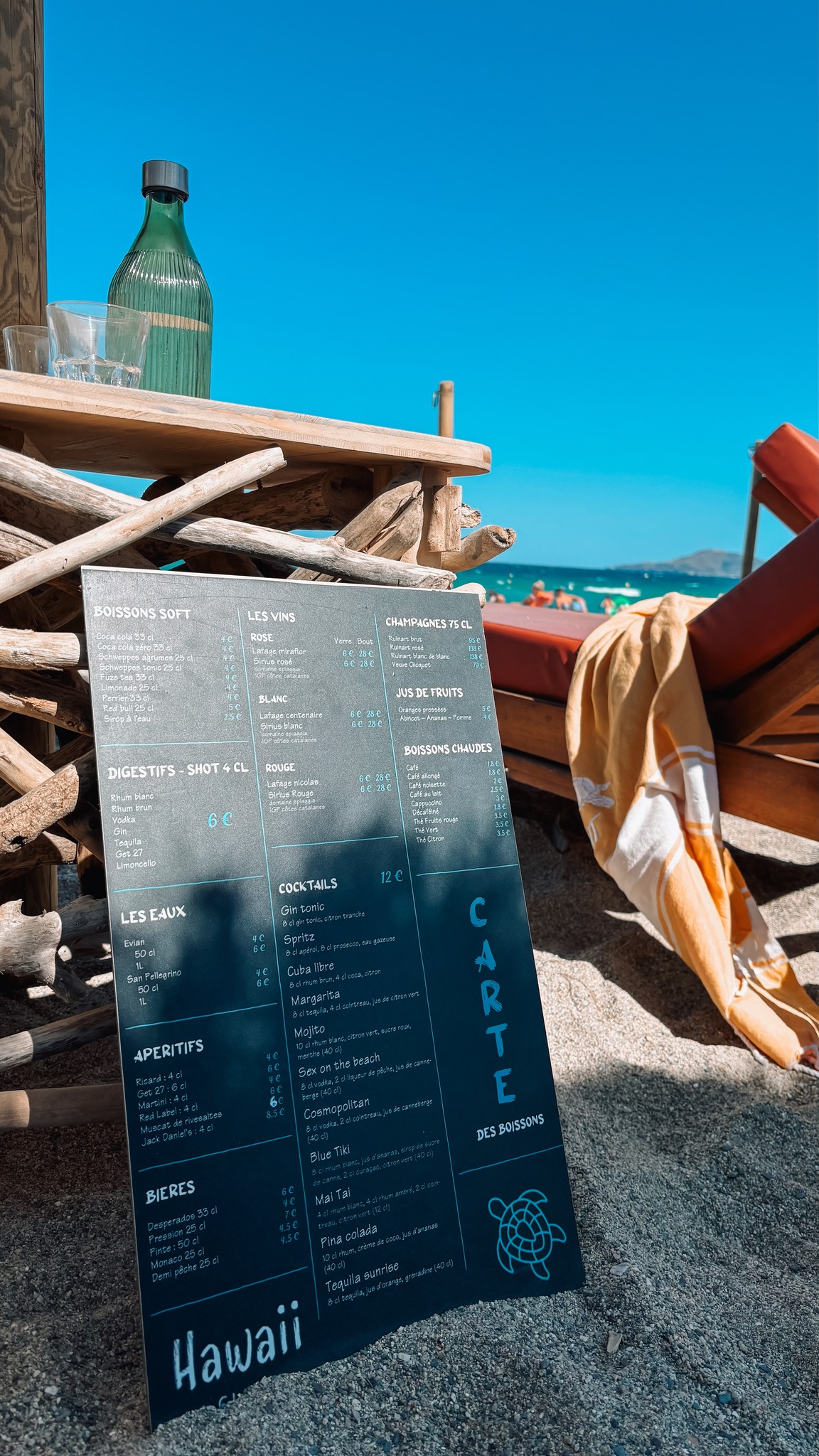 🎉 Ici, les vacances ont un goût… tropical ! 🌴✨
Au Hawaii, on ne sert pas juste des boissons… on sert des good vibes dans un verre :
🍹 Cocktails maison ultra frais et colorés
🍦 Glaces fruitées pour faire le plein d’énergie
🥂 Verres de rosé ou bulles pétillantes pour célébrer l’été
🥶 Et bien sûr… des boissons bien glacées pour se rafraîchir sous le soleil d’Argelès !
Entre amis, en famille ou en mode after beach, on trinque face à la mer et on savoure chaque moment. 🌊☀️
📲 Alors, on se fait un verre les pieds dans le sable ? Réserve vite 👉07.49.77.57.89
#HawaiiArgeles #CocktailTime #BeachVibes #ArgelesSurMer #PlagePrivee #SummerMood #BeachBar #GoodVibesOnly #SouthOfFrance #TropicalDrinks #BeachParty
l'abus d'alcool est dangereux pour la santé à consommer avec modération