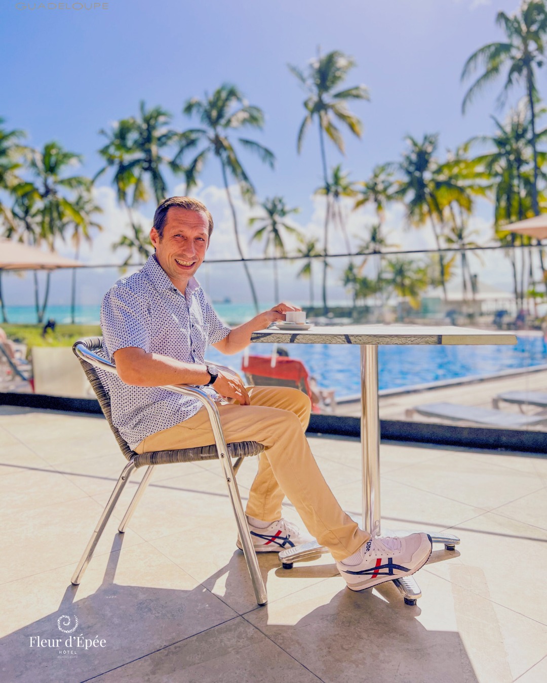 Quoi de mieux que de savourer une pause café bien méritée au bar, face à la piscine ? Nous vous invitons à profiter de l'ambiance relaxante et de la beauté du lieu.
Que vous soyez ici pour une escale de travail ou pour profiter des vacances, notre bar vous invite à un moment de sérénité.
Réservez votre séjour et laissez chaque pause devenir un vrai plaisir ! 📞
#hotelgosier #legosier #bargosier #barguadeloupe #pausecafé #travailnomade #terrassehotel